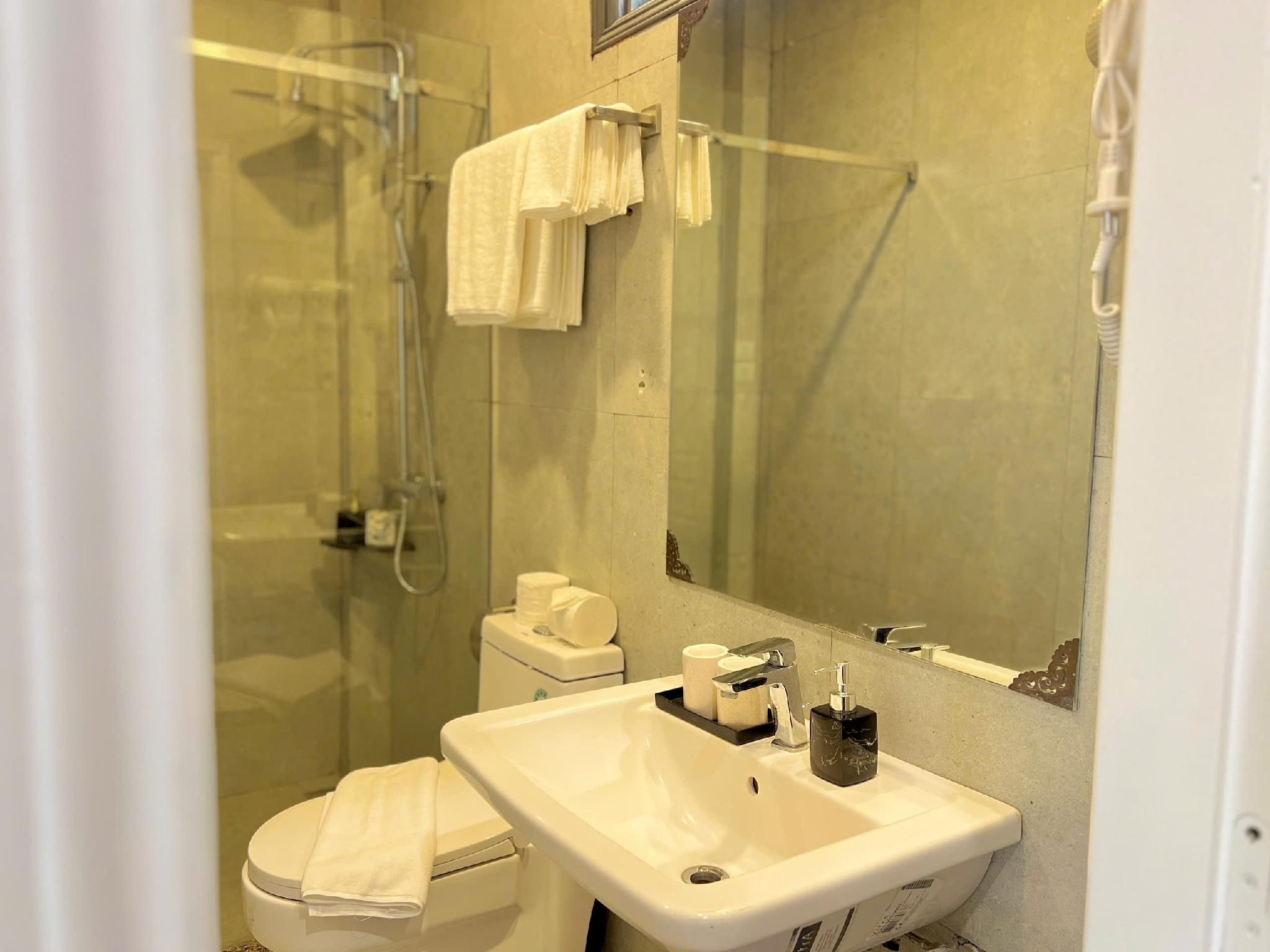 Apartment - 2 Adults, 1 Child