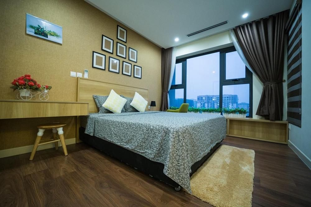 Three-Bedroom Apartment with Balcony