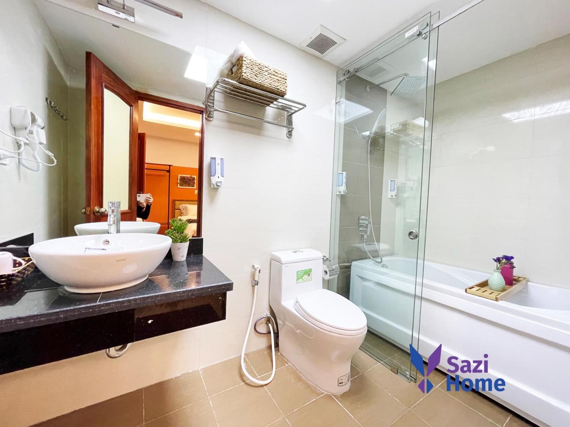 Studio with Spa Bath