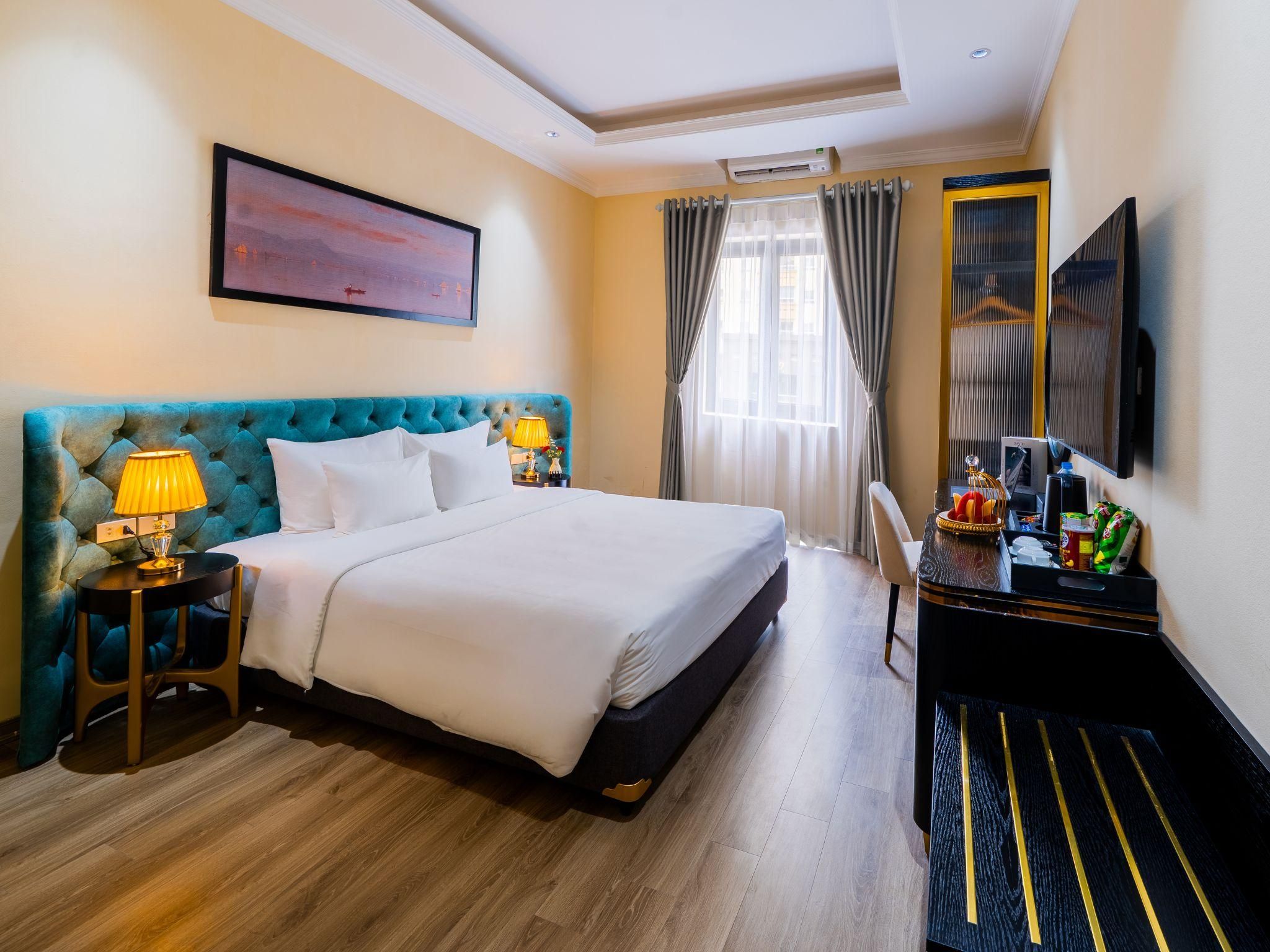 Deluxe Double Room with City View - Non-Smoking