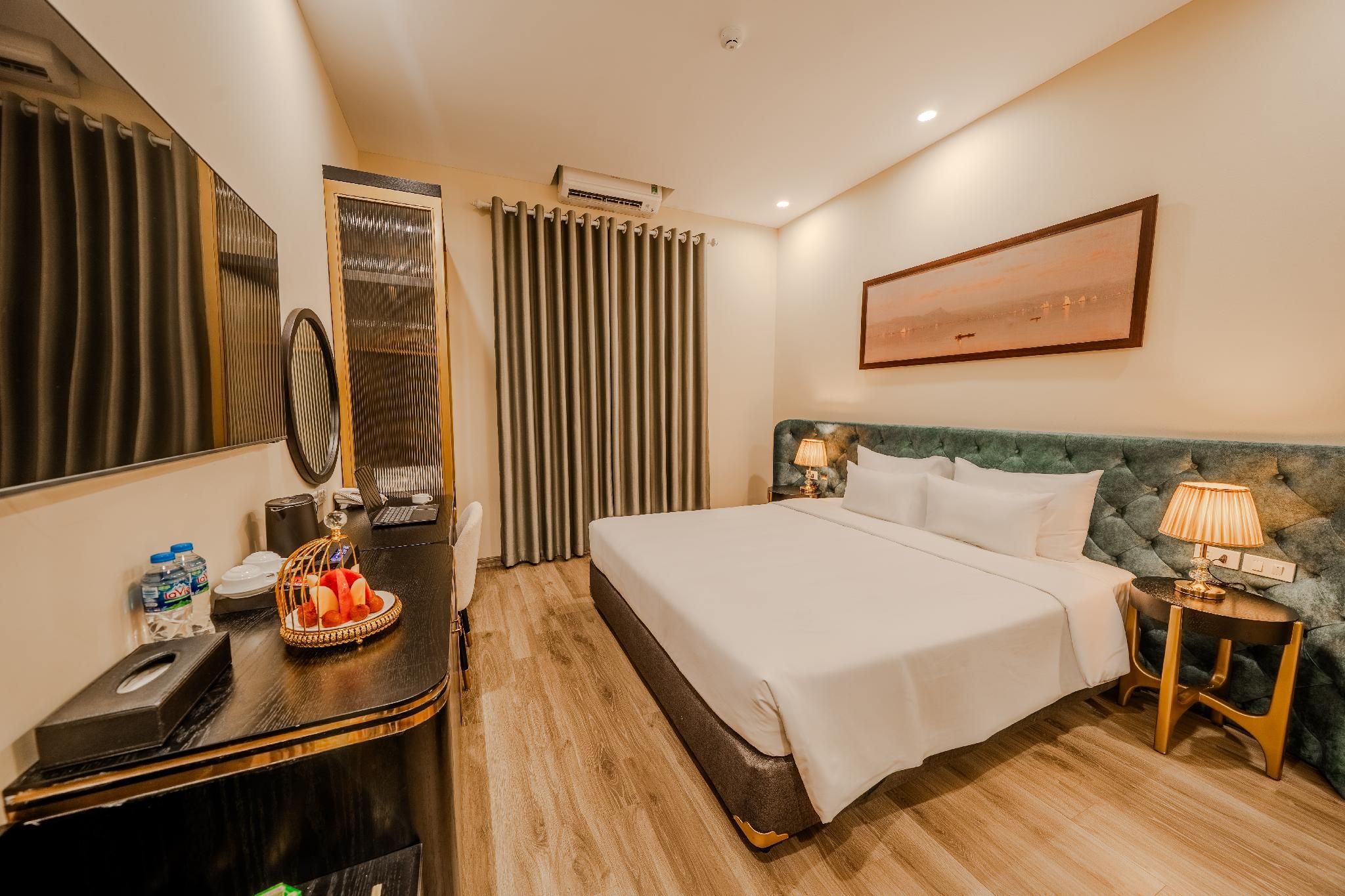 Superior Room with Internal Window