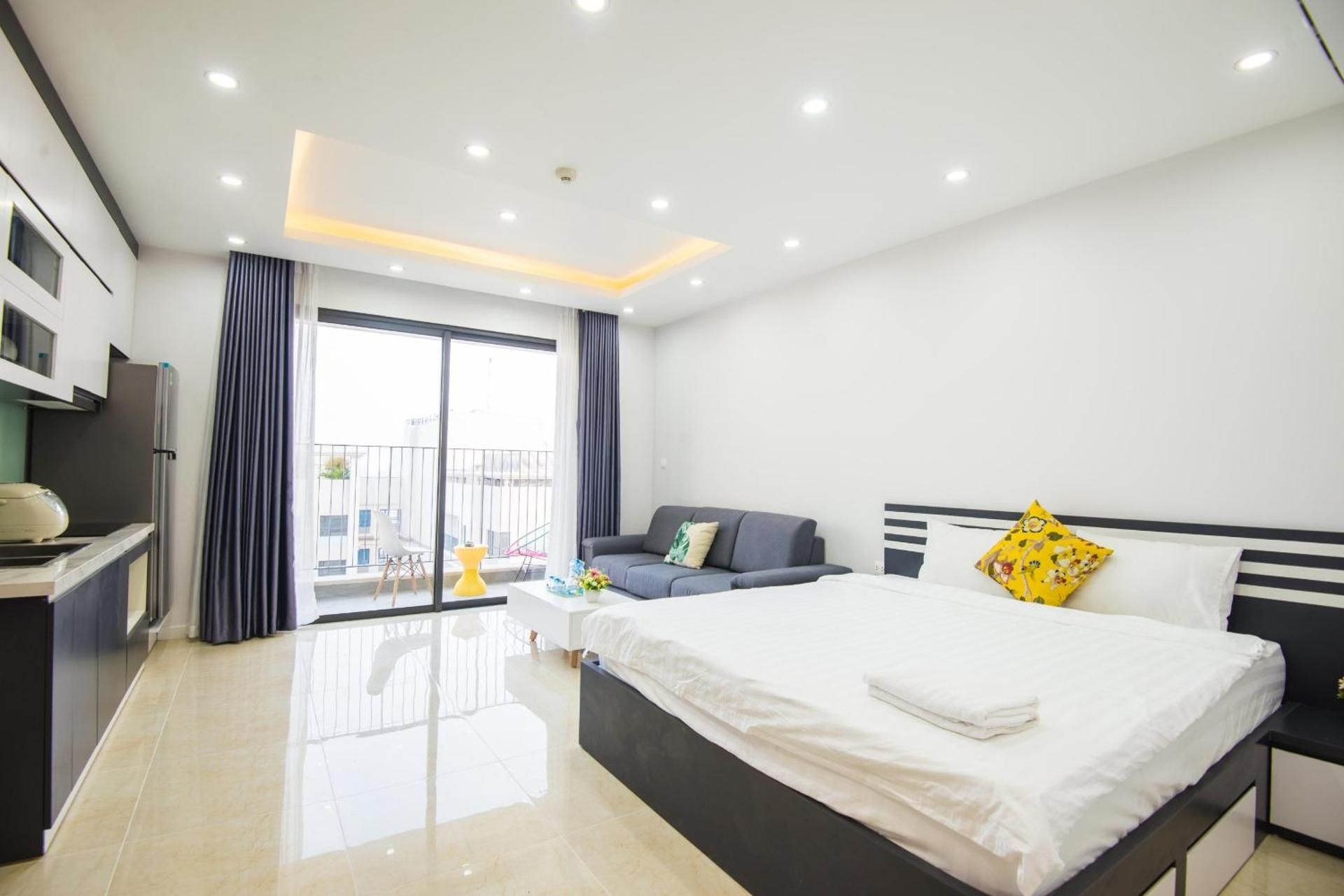 King Studio with Sofa Bed