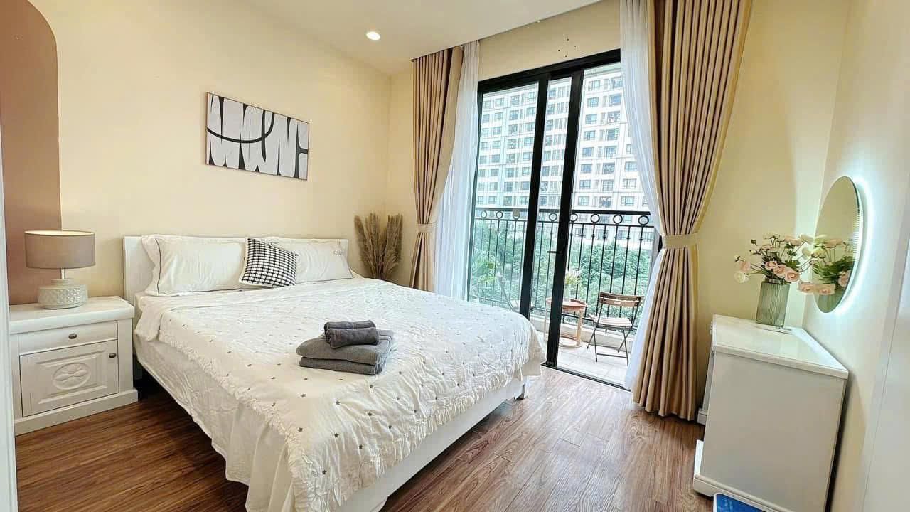 1 Bedroom Apartment with Balcony and Views