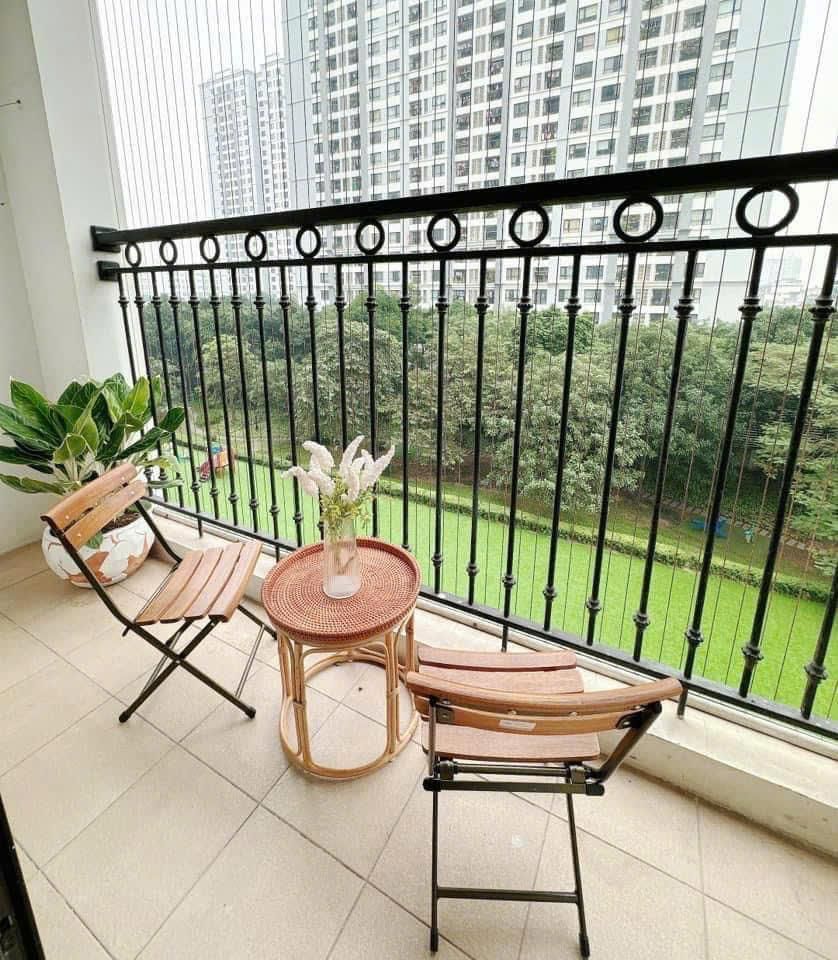 1 Bedroom Apartment with Balcony and Views