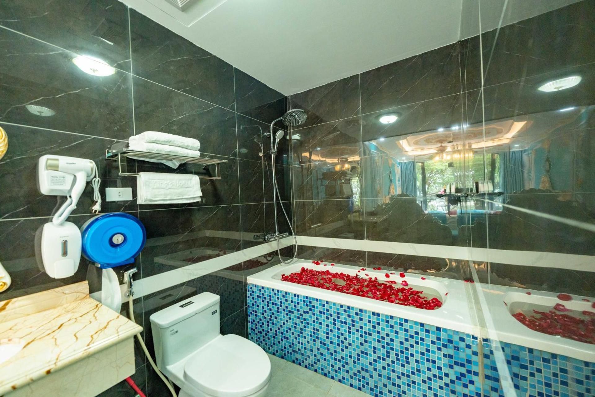King Room with Spa Bath