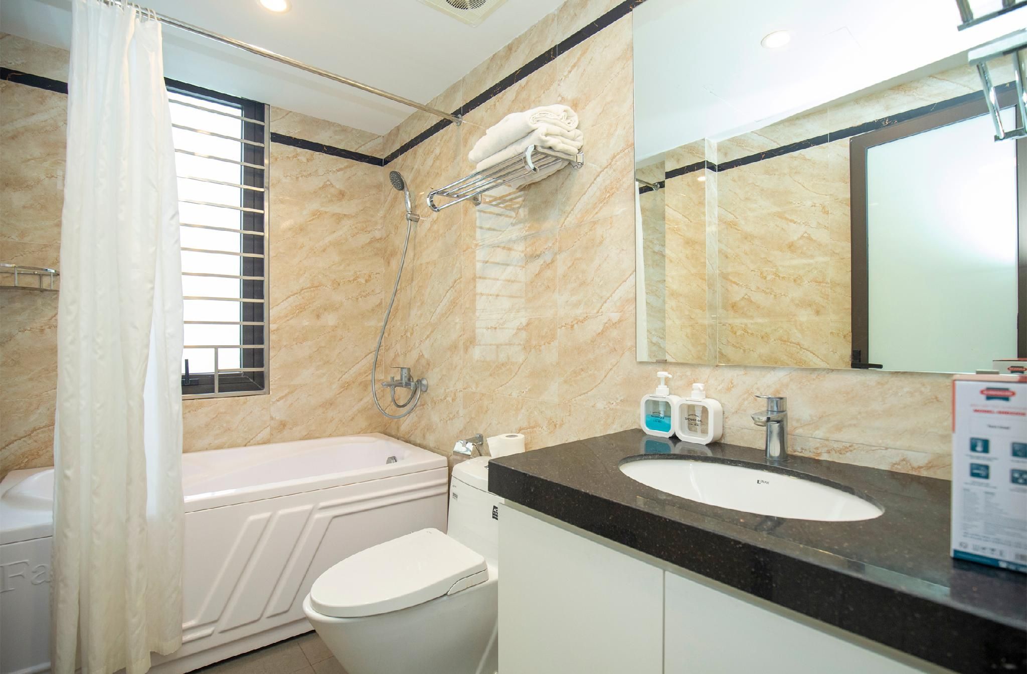 Studio Apartment with Street View