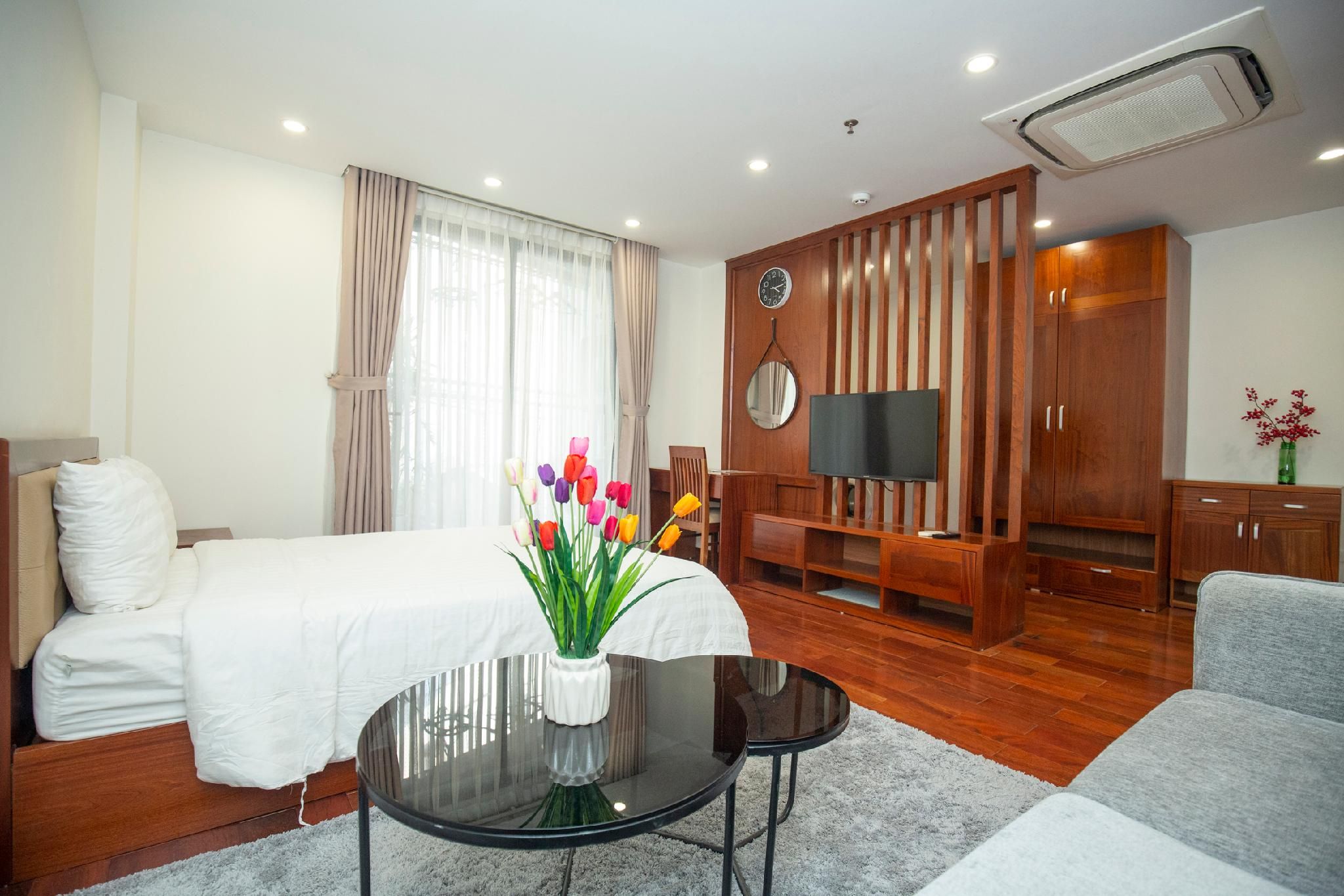 Studio Apartment with Street View