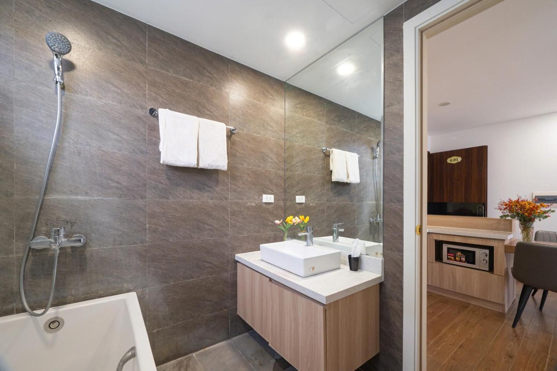 Deluxe One-Bedroom Apartment