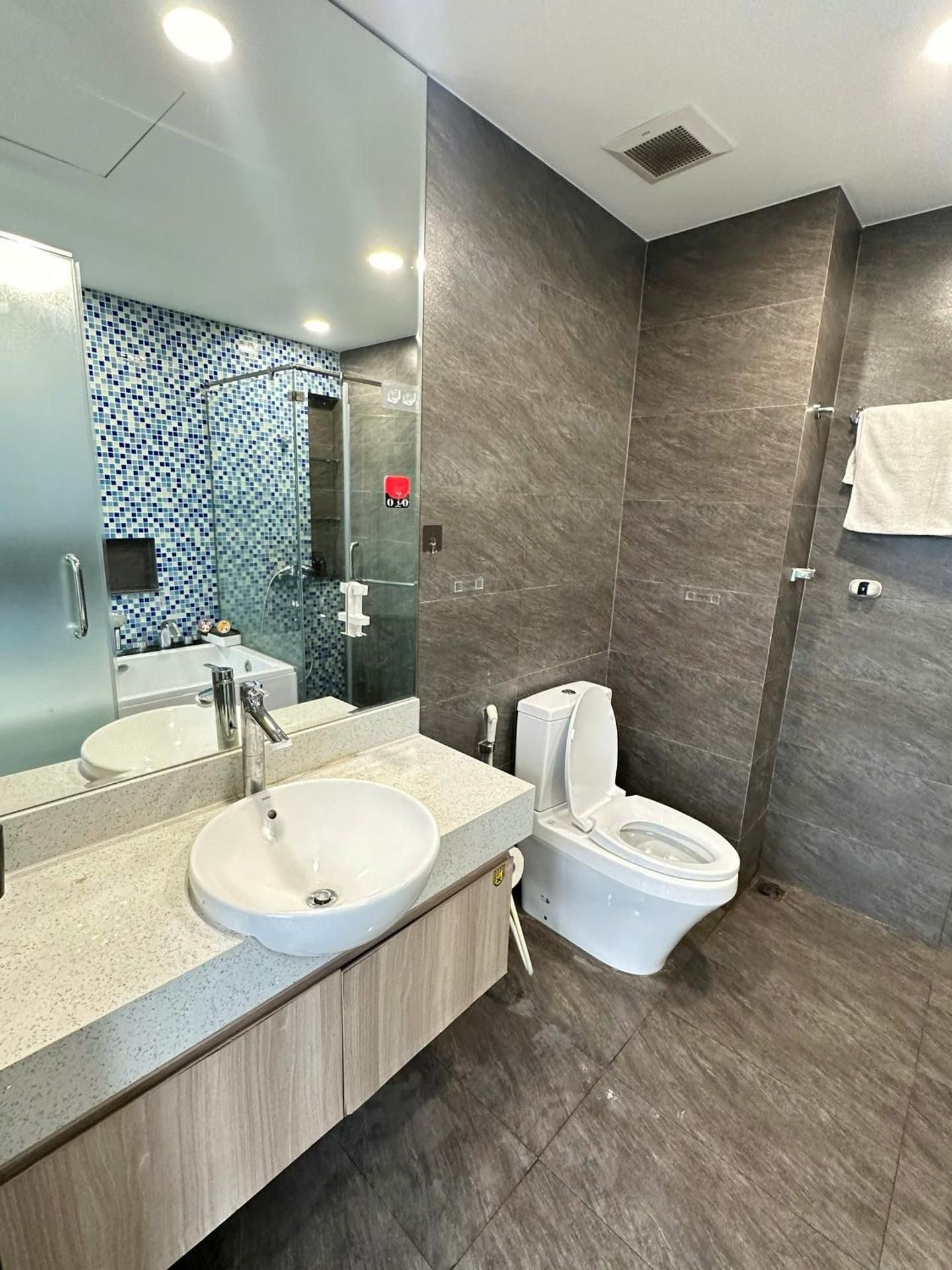 Two-Bedroom Deluxe Apartment with Balcony
