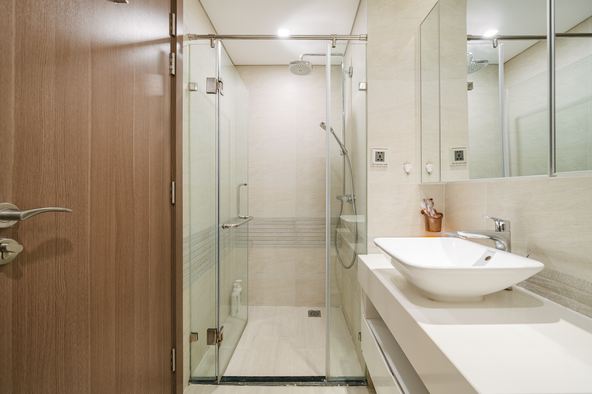 2-Bedroom Lake View Apartment with Terrace