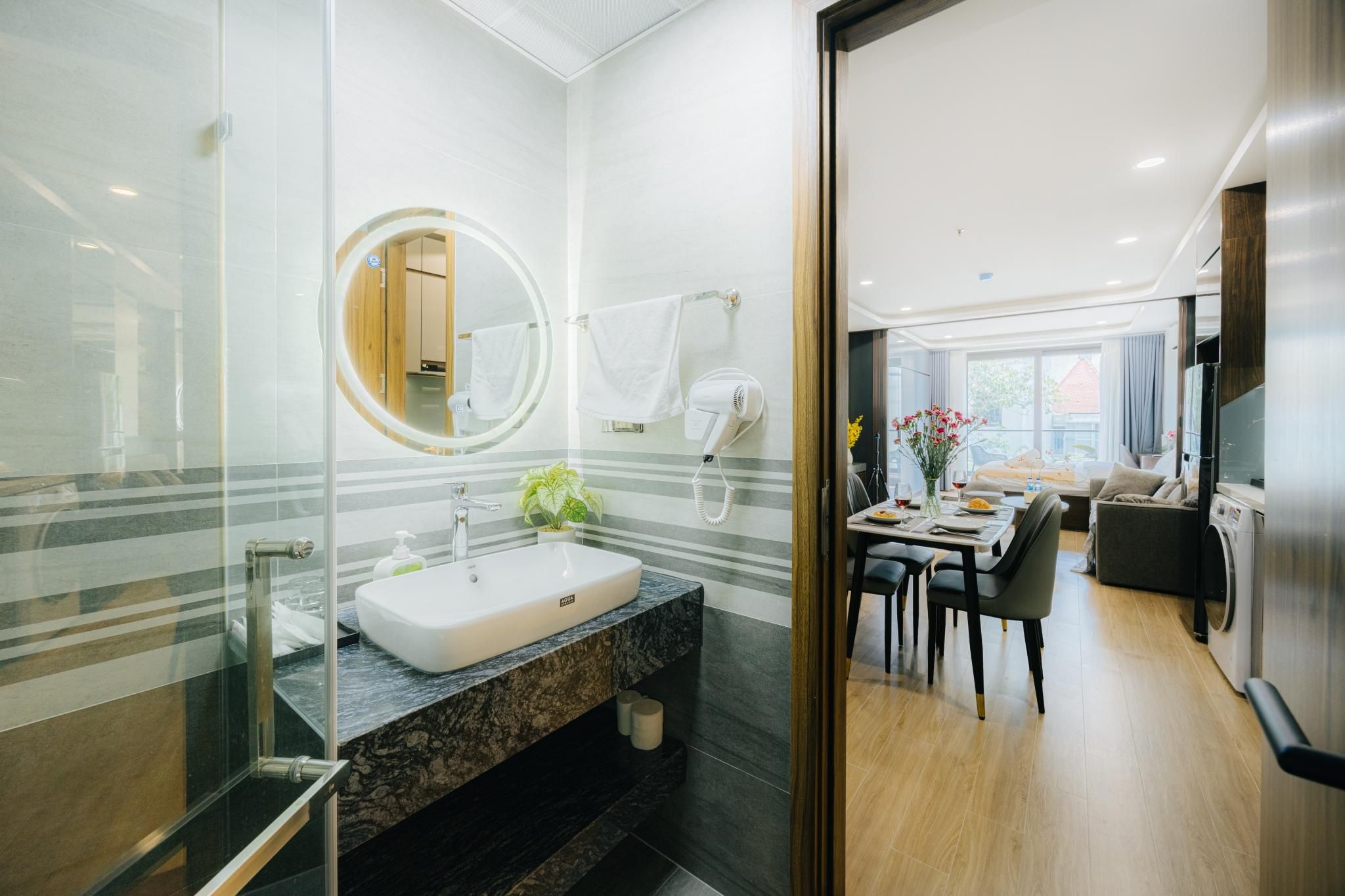 1 Bedroom Balcony Suite