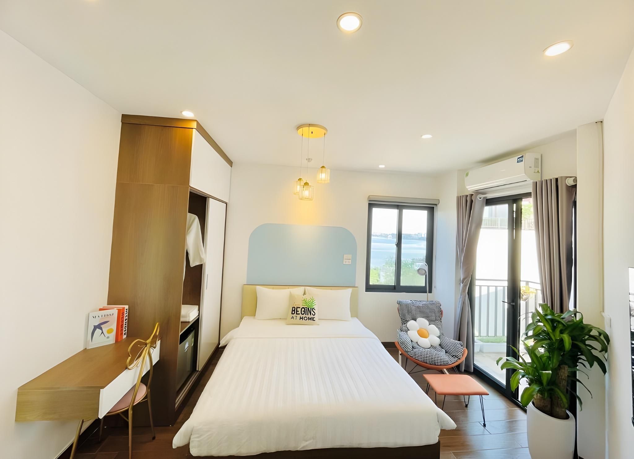 One-Bedroom Apartment with Balcony I