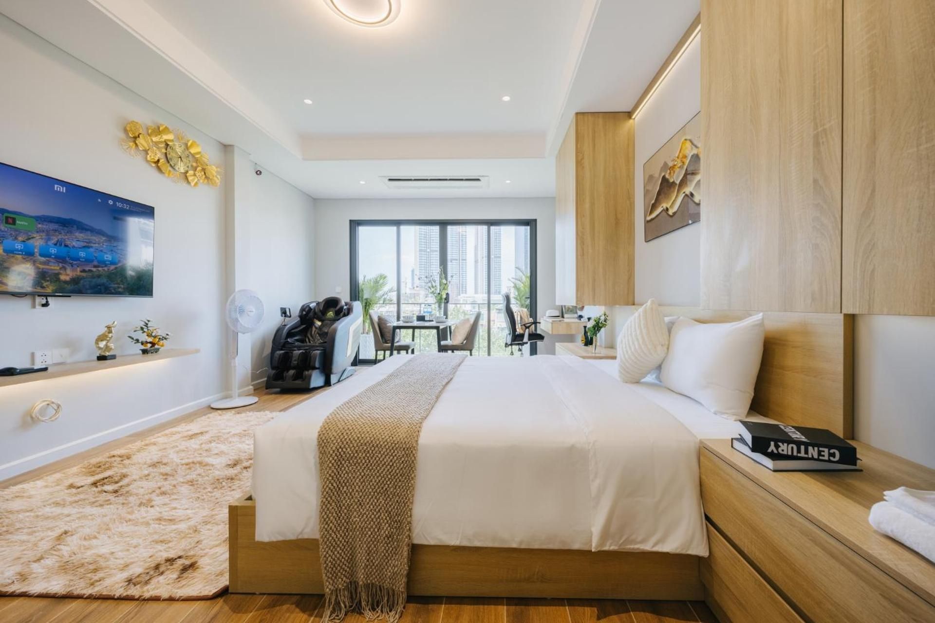 One-Bedroom Apartment with Balcony and City View