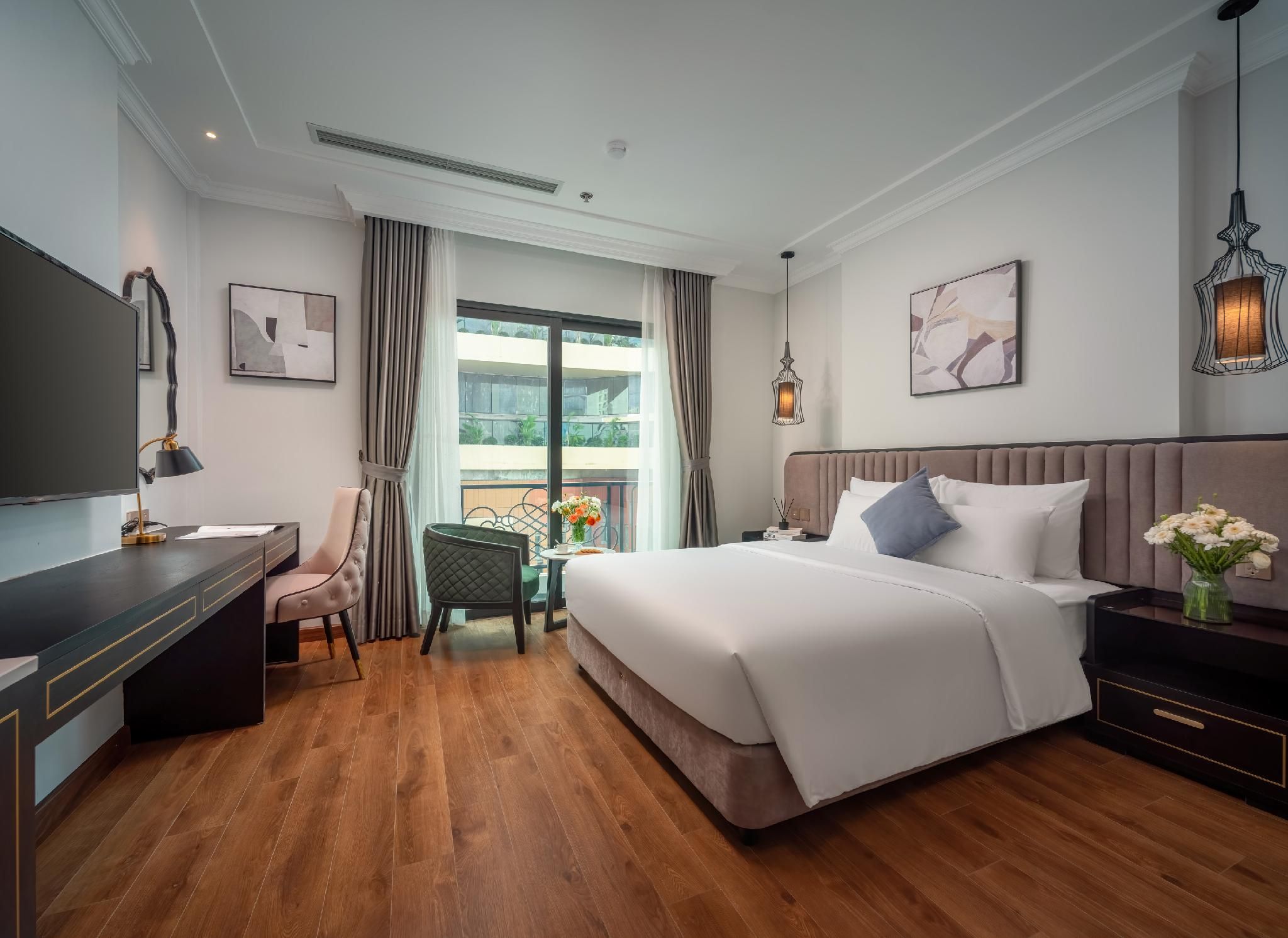 Suite Balcony with City View