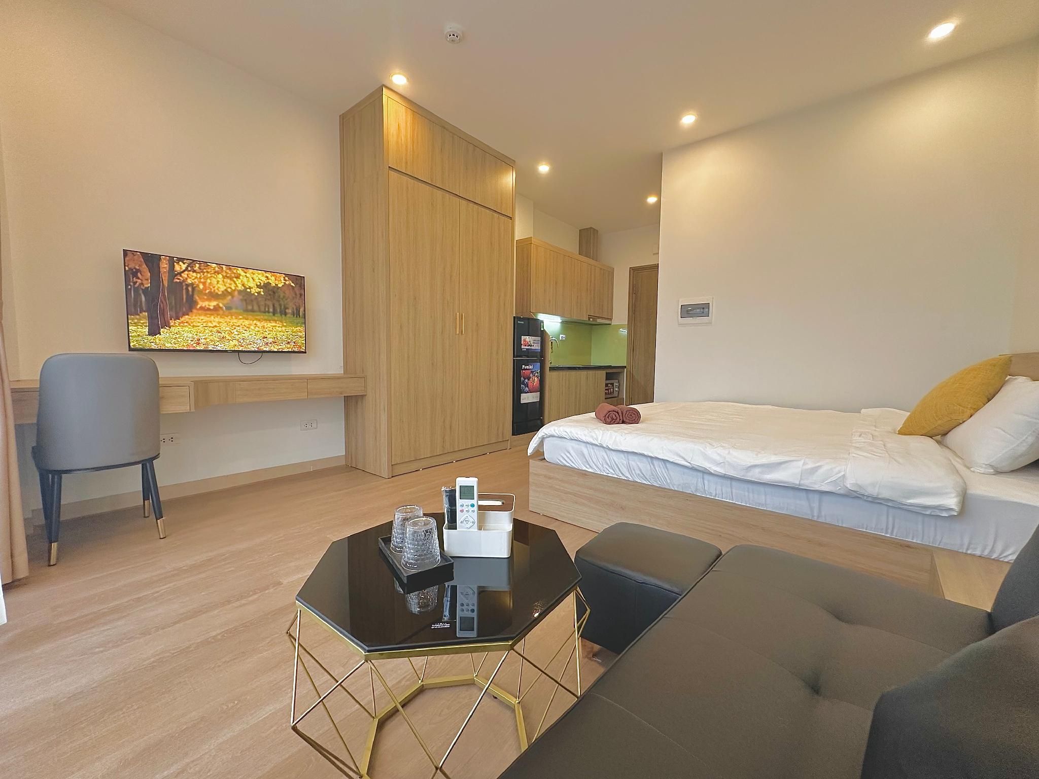 Balcony Room, 1 King Bed, City View