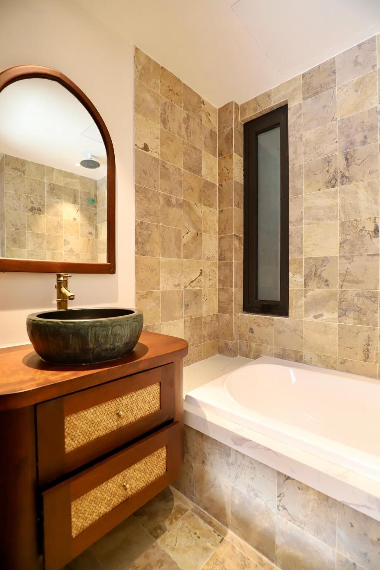 Studio Apartment with King Bed