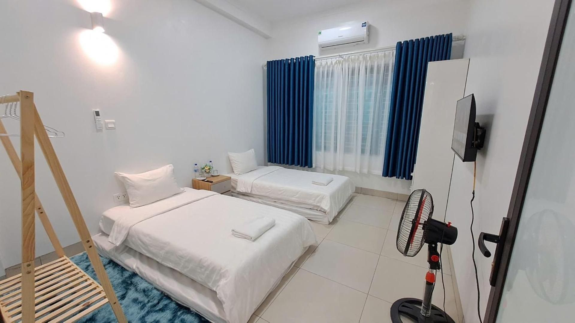 Twin Room with Shared Bathroom