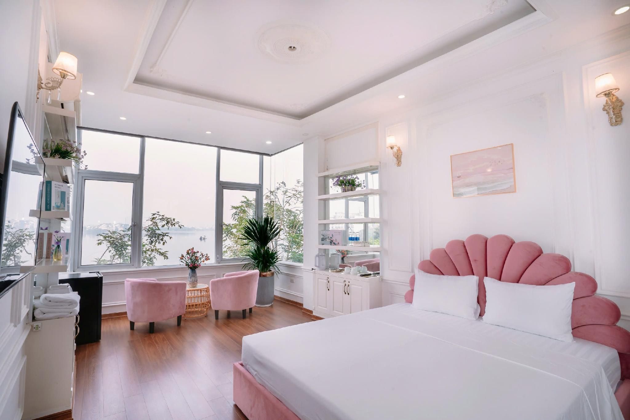 Lake View Double Room - High Floor