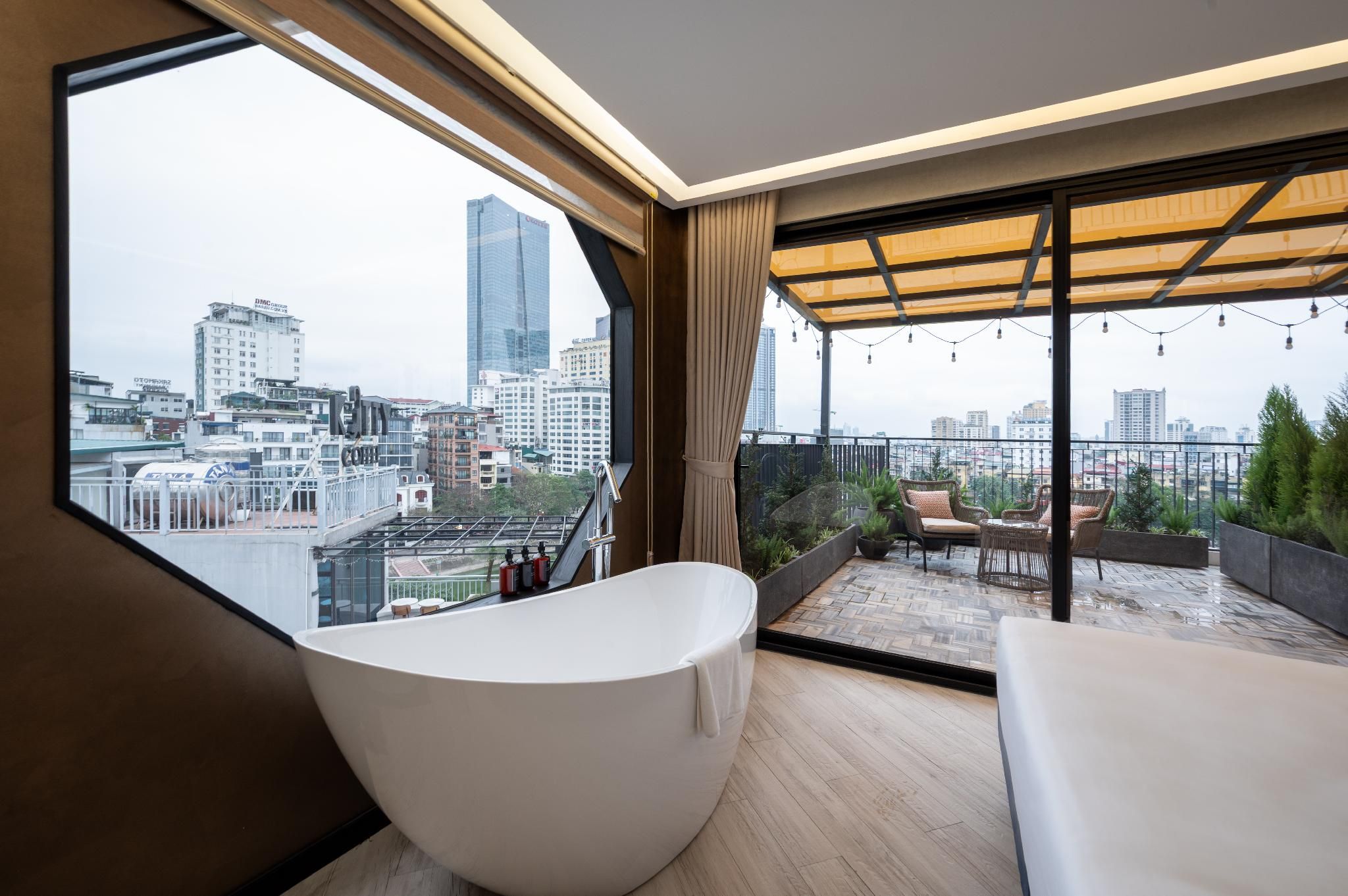 Lakeview Penthouse Two-Bedroom Apartment