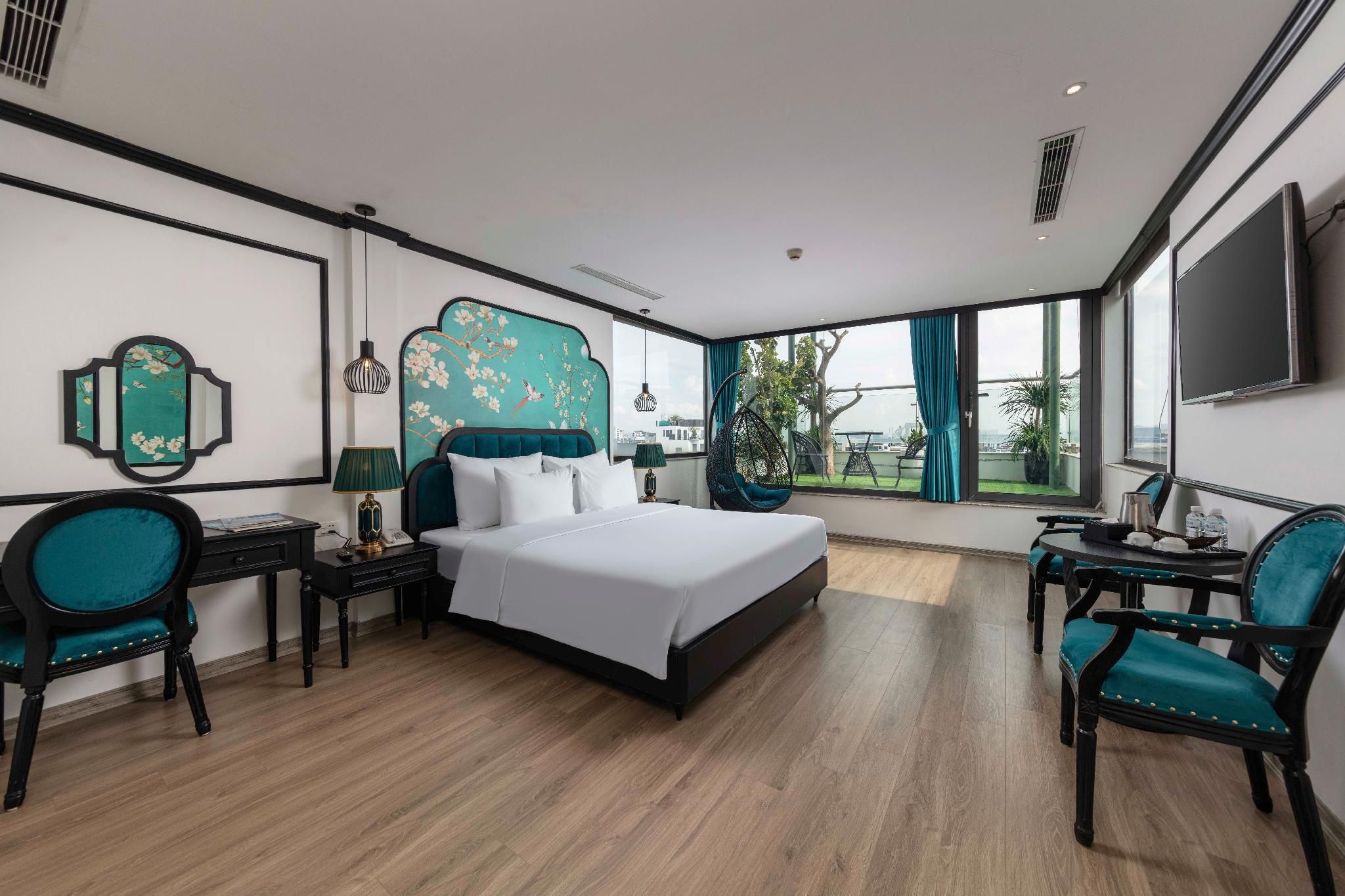 Junior Suite Balcony with City View