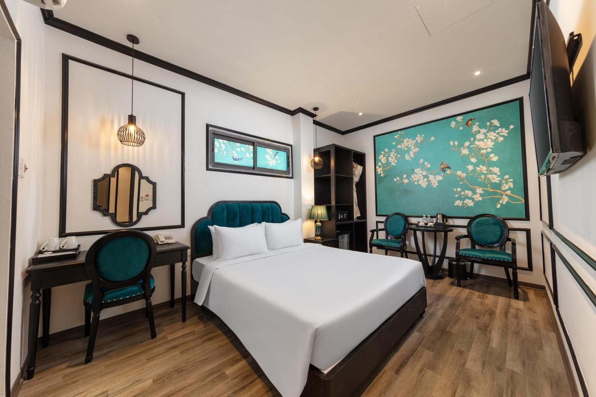 Superior - 1 Queen Bed