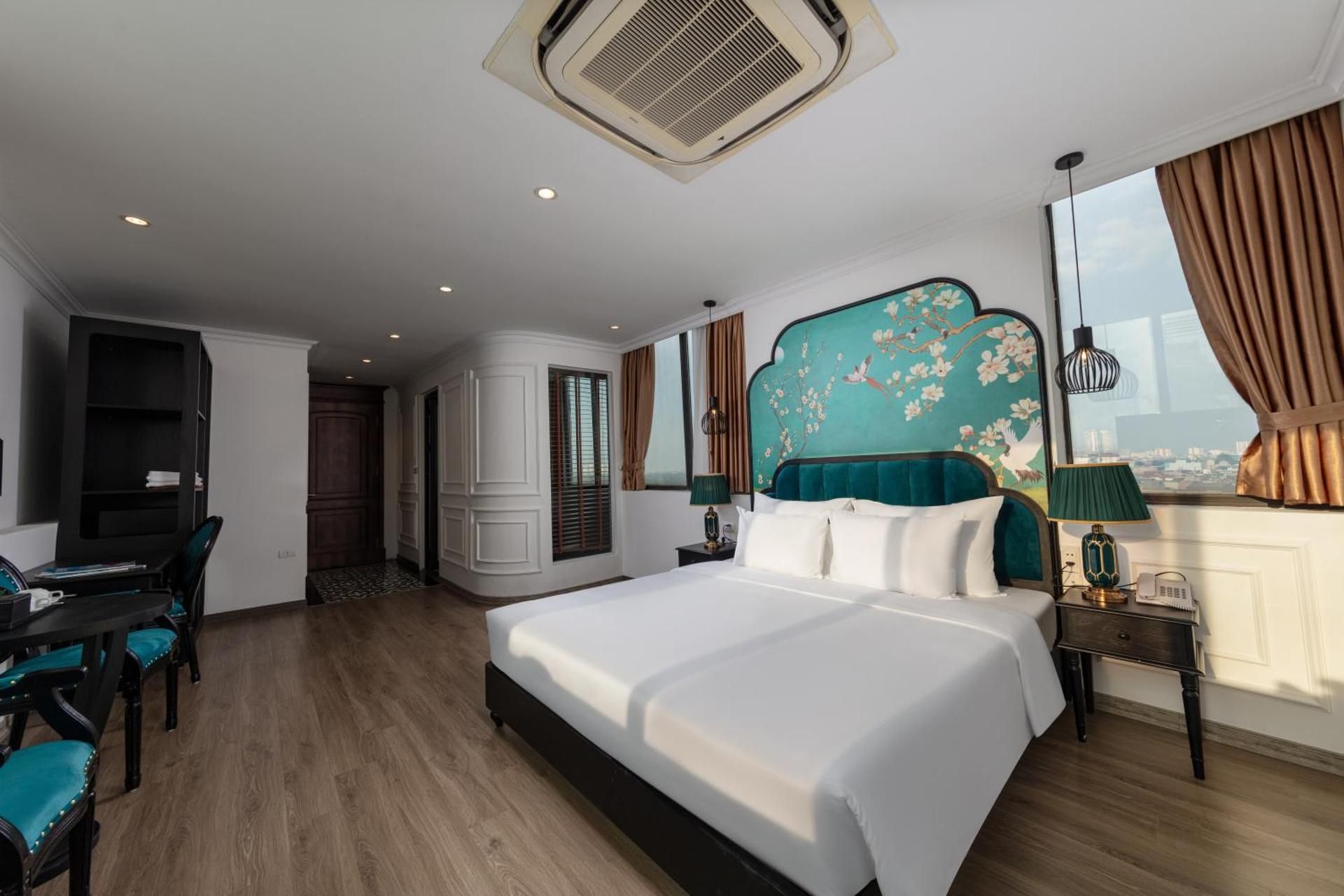 Suite with Lake View