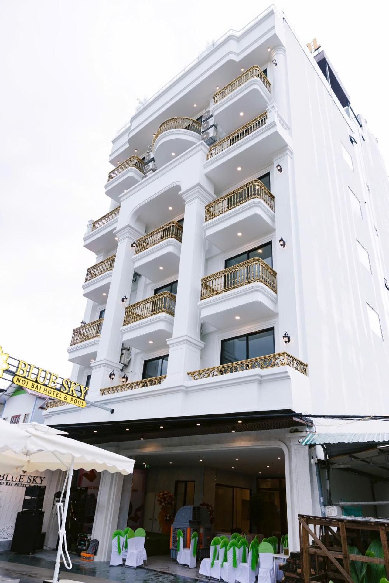 BLUE SKY NOI BAI HOTEL AND POOL