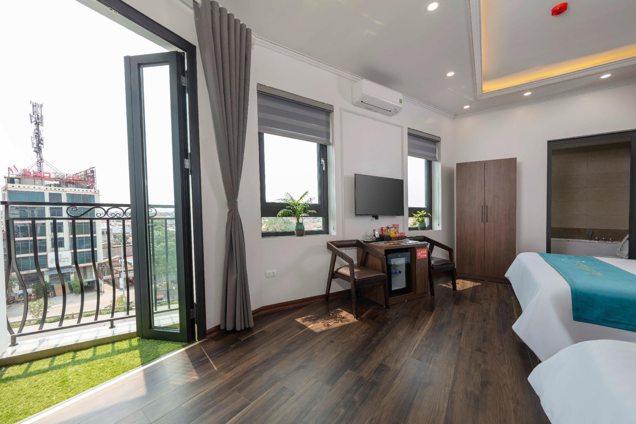 Deluxe Family Room with Balcony - Non-Smoking