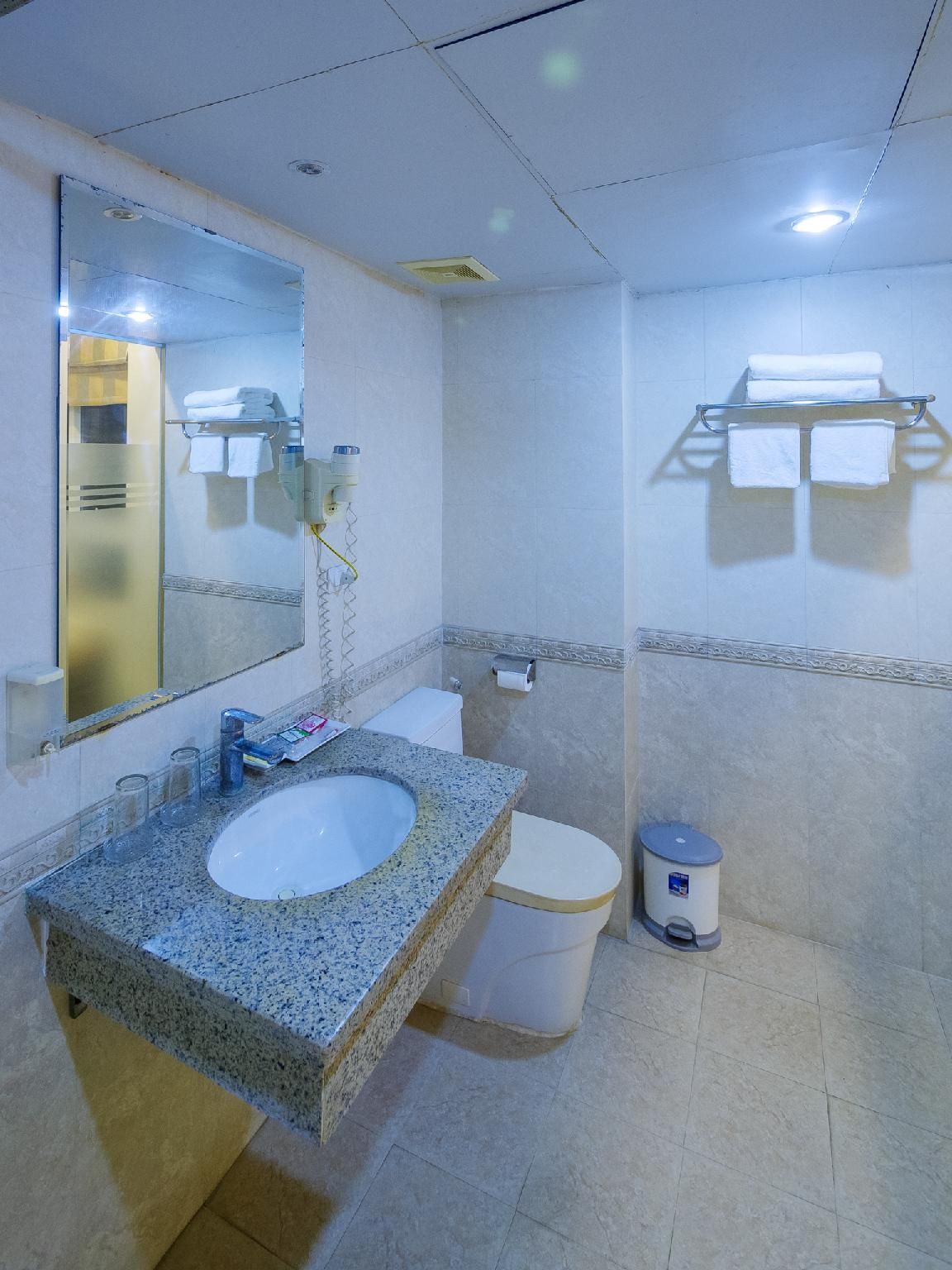 Family 3 Pax with Window, 1 King and 1 Single