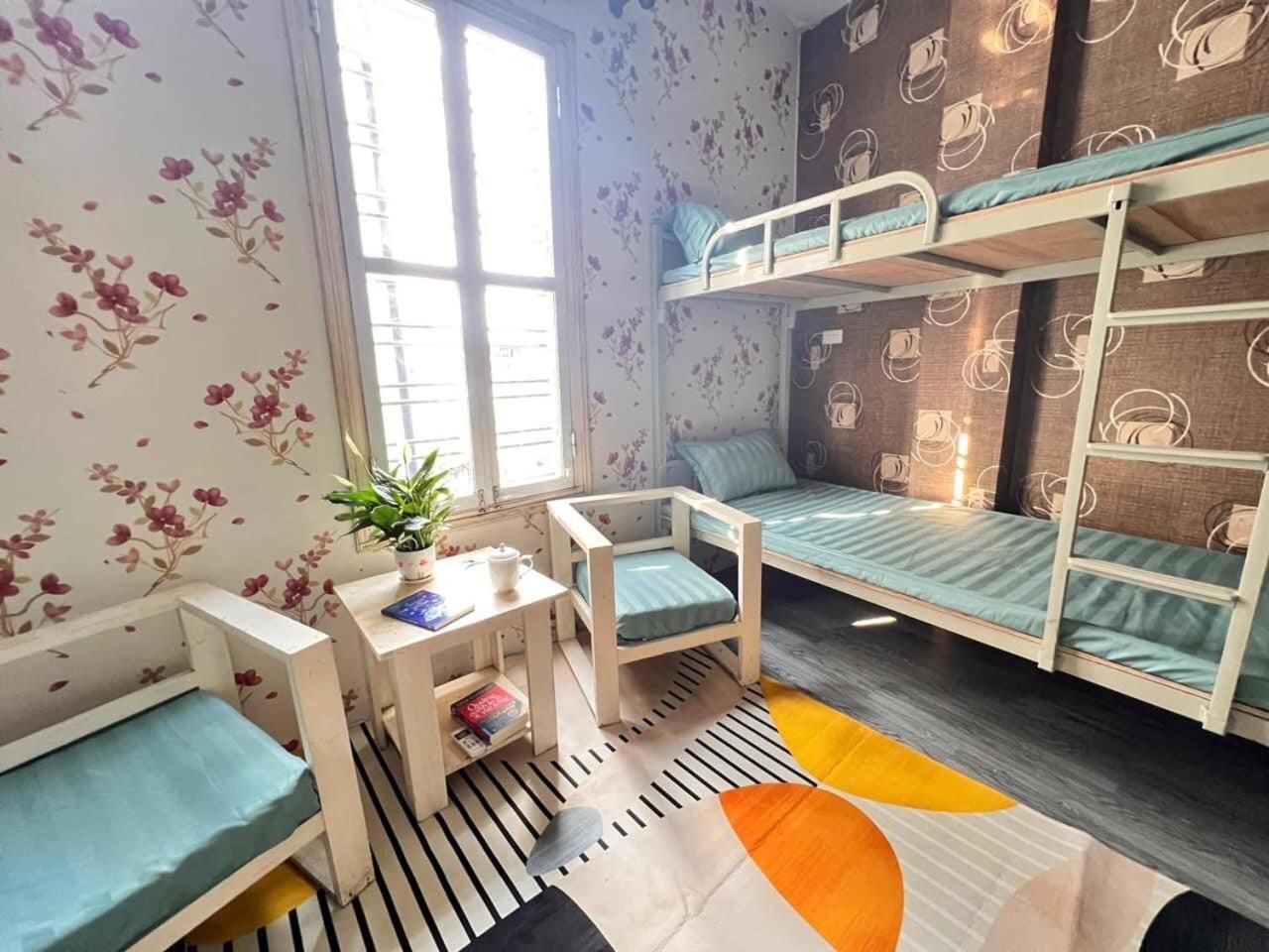 Single Bed in Mixed Dormitory Room