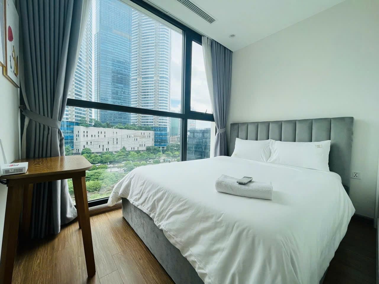 2 Bed Feature Non-Smoking