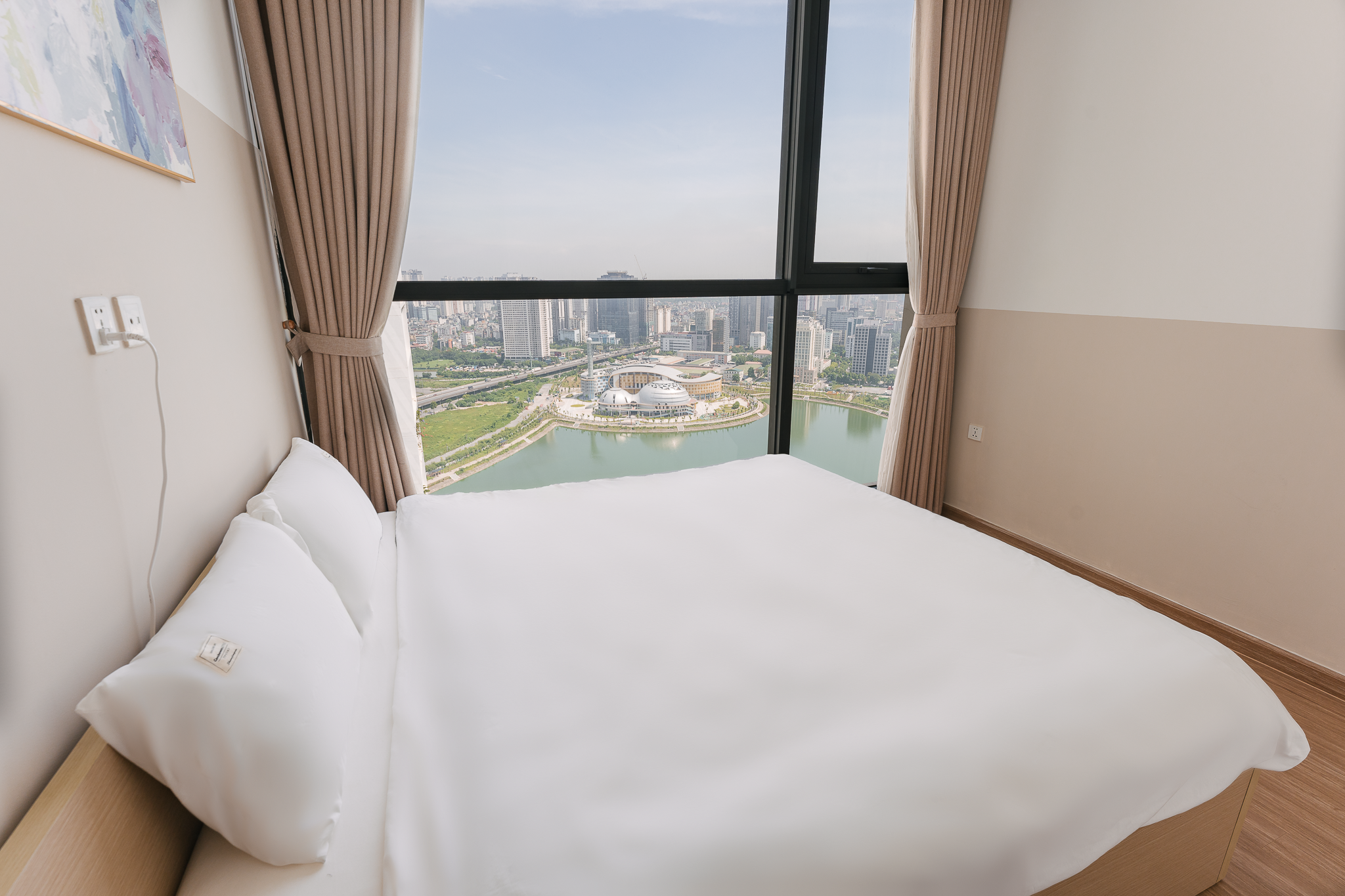 Vinhome Sky Lake Deluxe City View