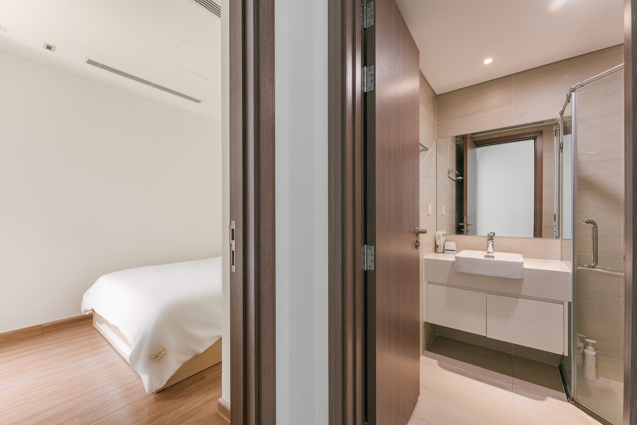 Vinhome Sky Lake Deluxe City View 2