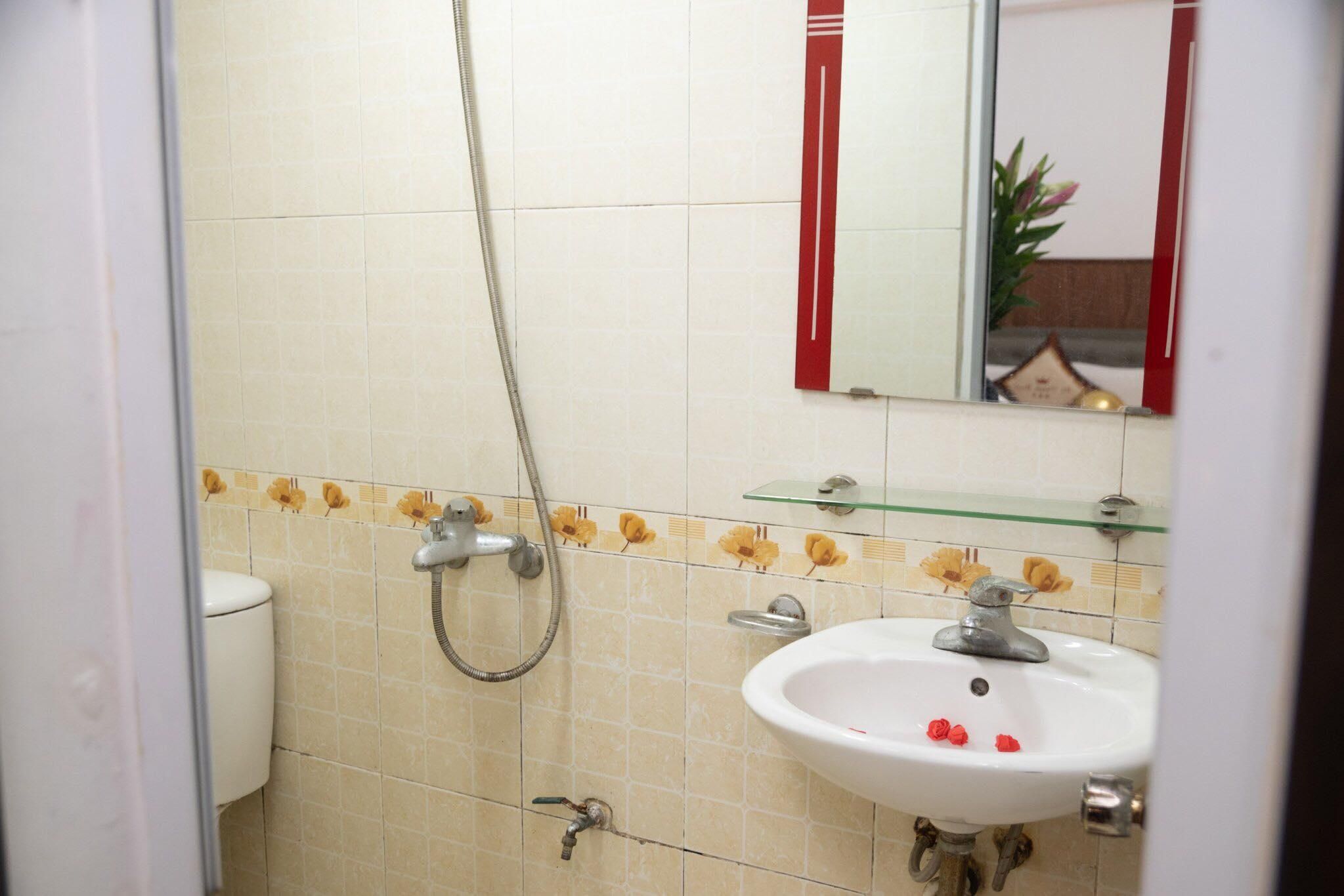 HOTEL  HÀ  THÀNH  Standard Room 2