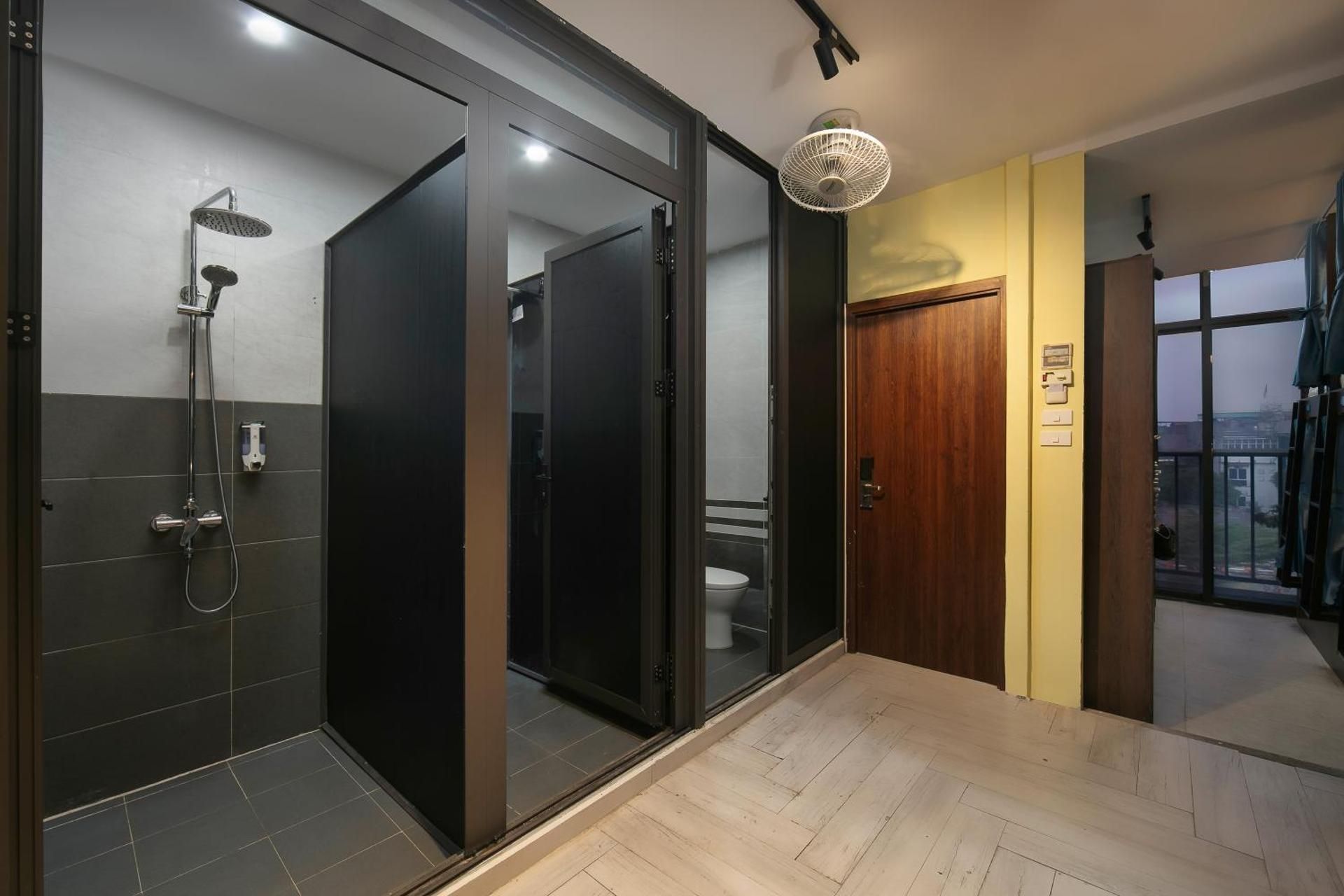 Bunk Bed in Mixed Dormitory Room