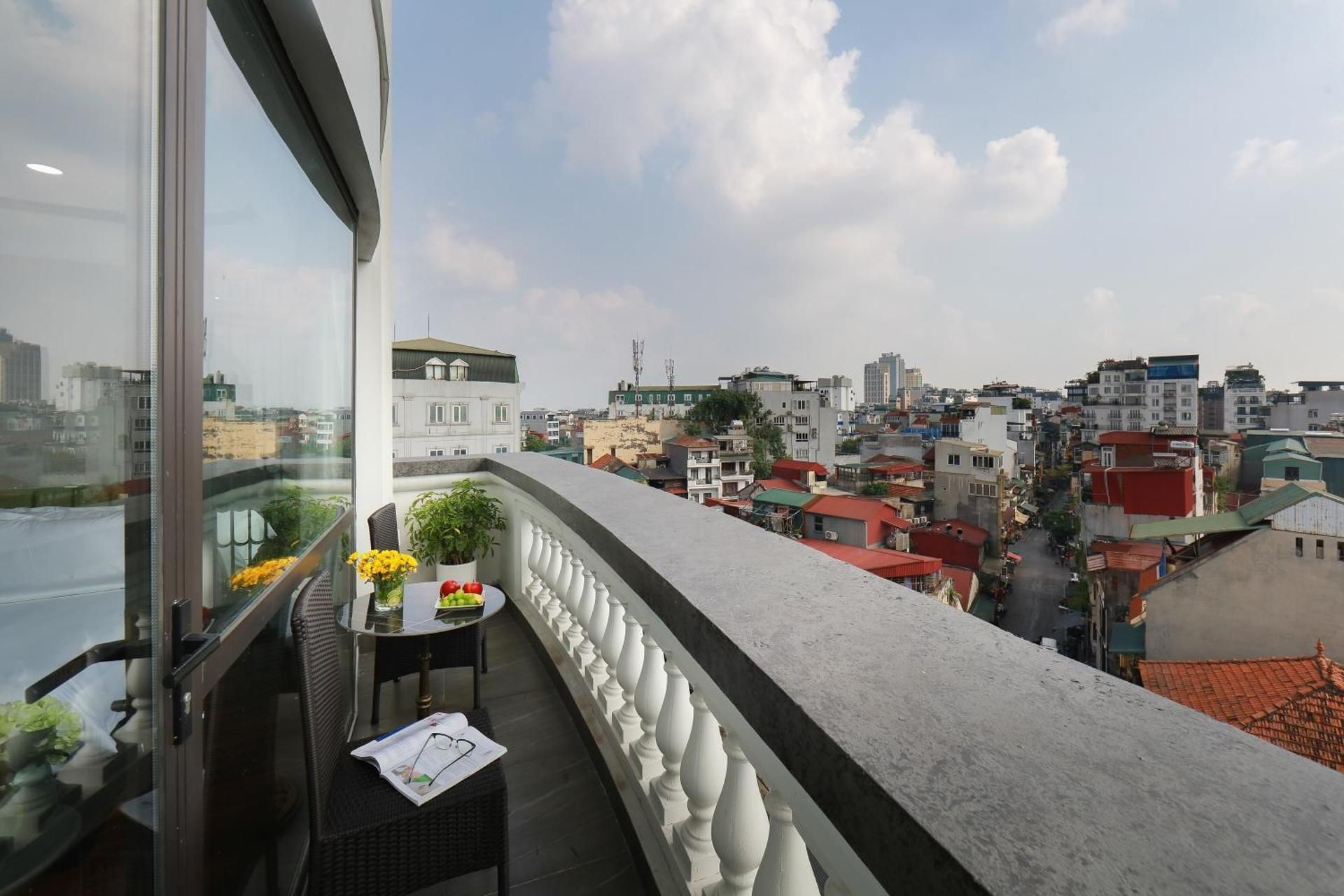Family Suite With Jacuzzi, Steam Bath & Balcony