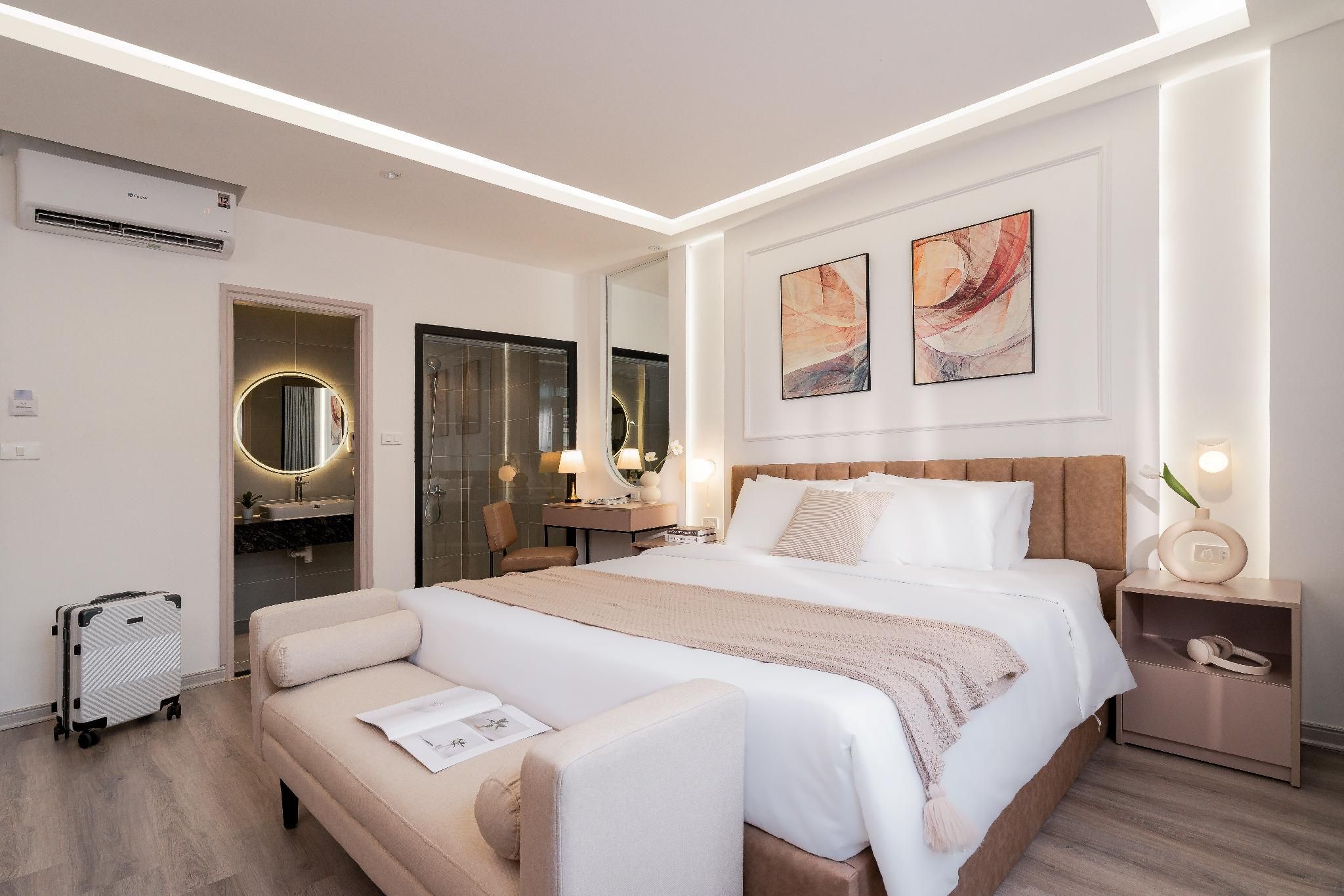 Deluxe Suite Double City View