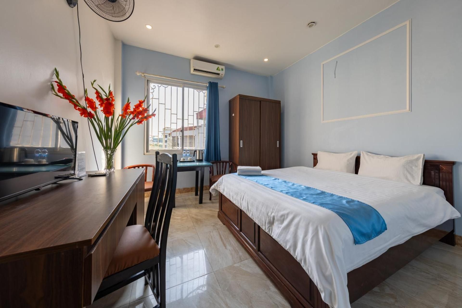 Deluxe City View King Bed