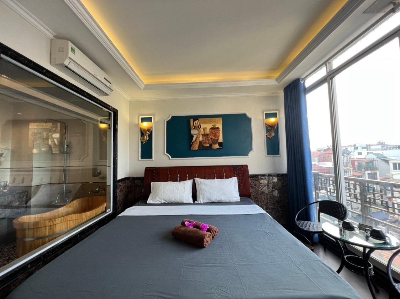 Deluxe Double Room with Bathtub