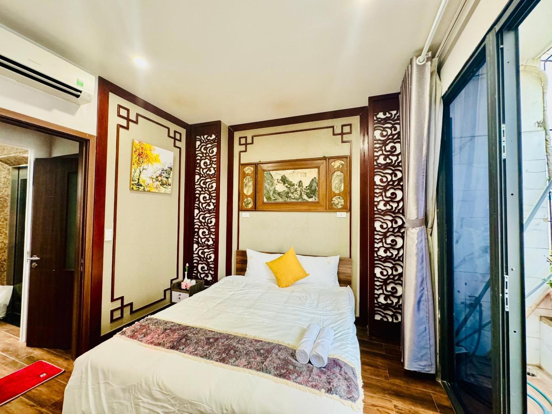 Queen Room with Balcony