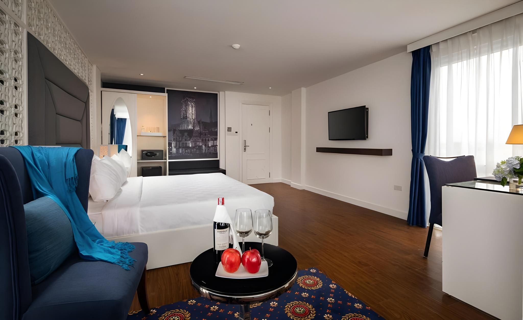 Lake View Honeymoon Suite