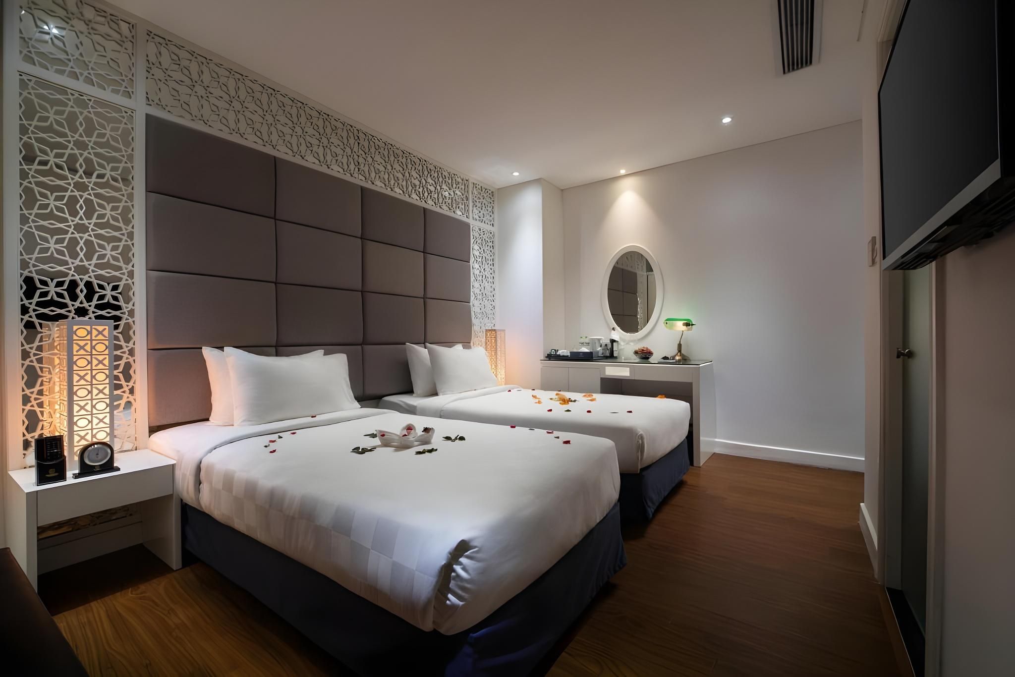 Premium Double Room or Twin Room with Internal Window