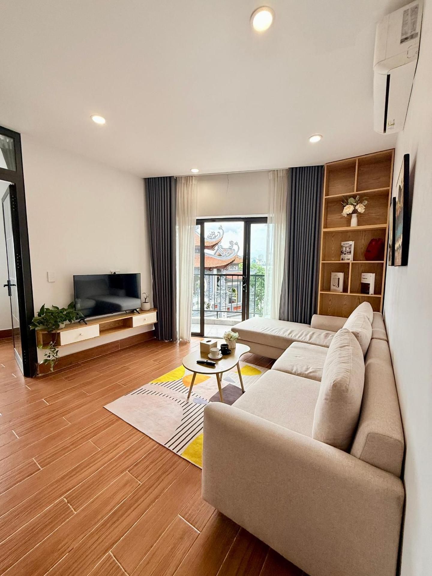 1 Bedroom Apartment with Lake View