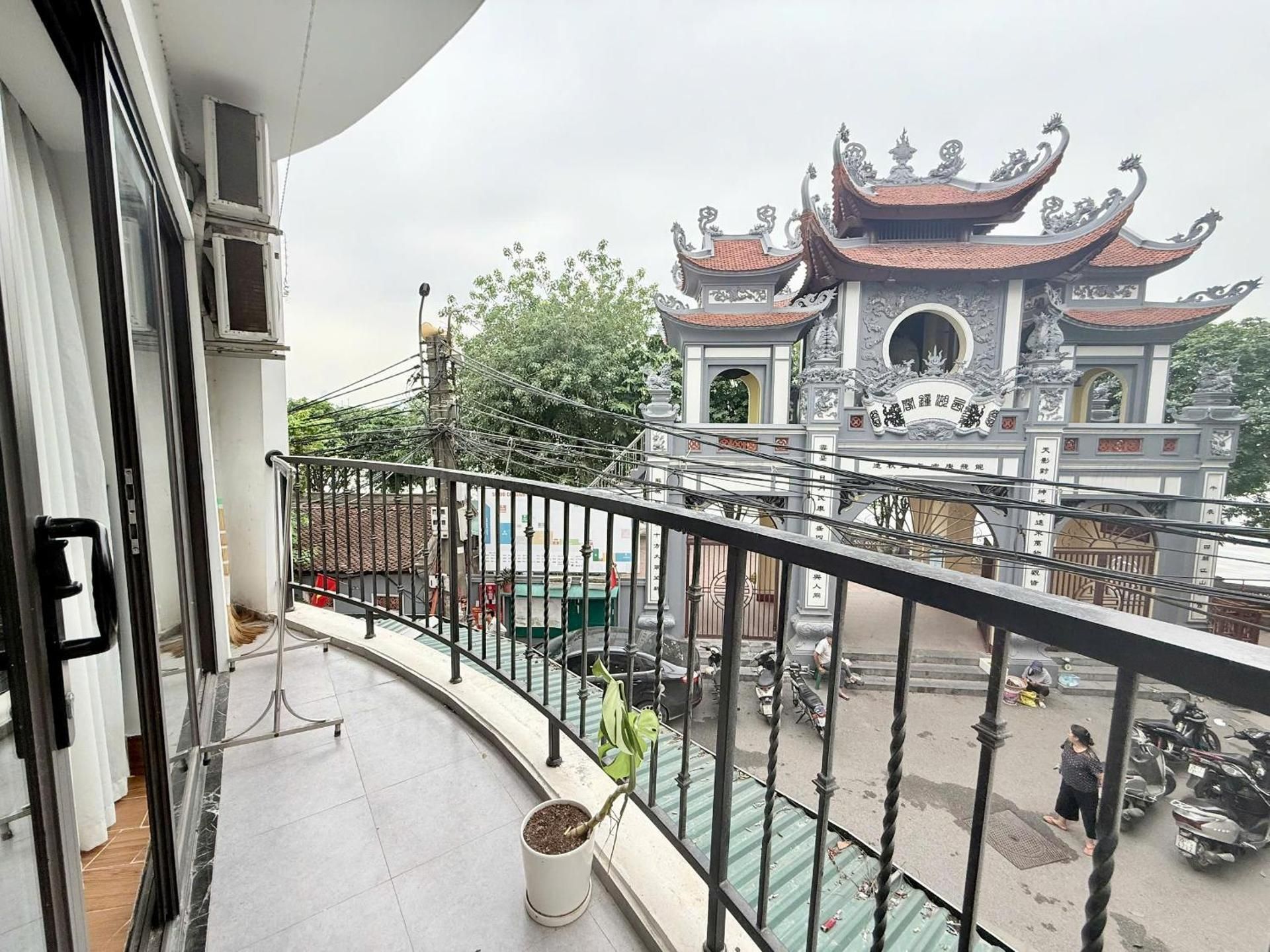 Apartment with Balcony