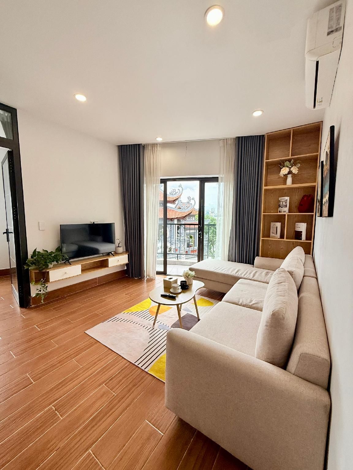 One Bedroom Apartment - Balcony and Water View