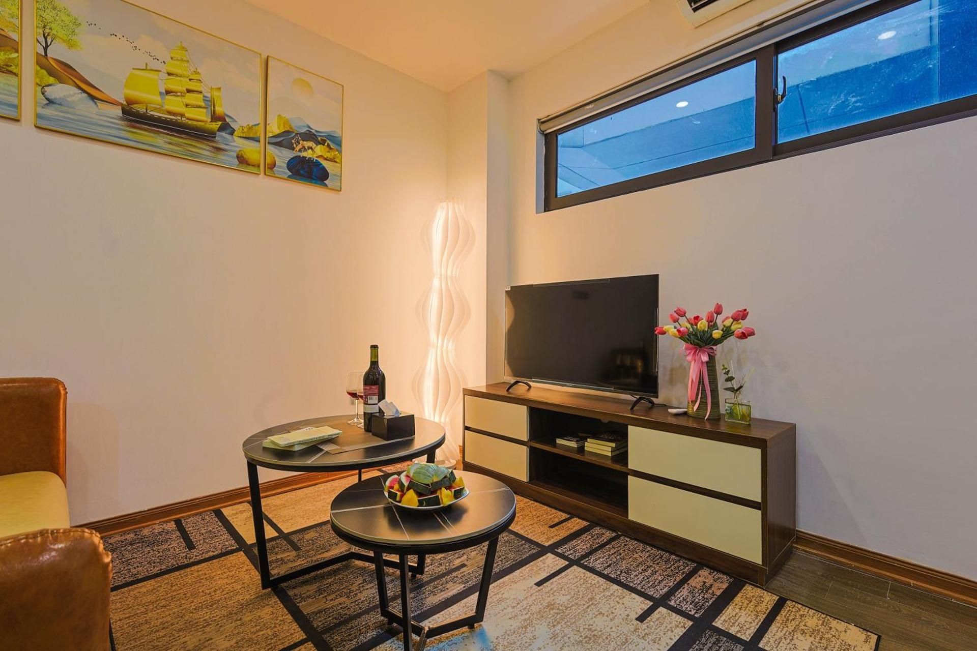 One-Bedroom Apartment with Balcony and City View