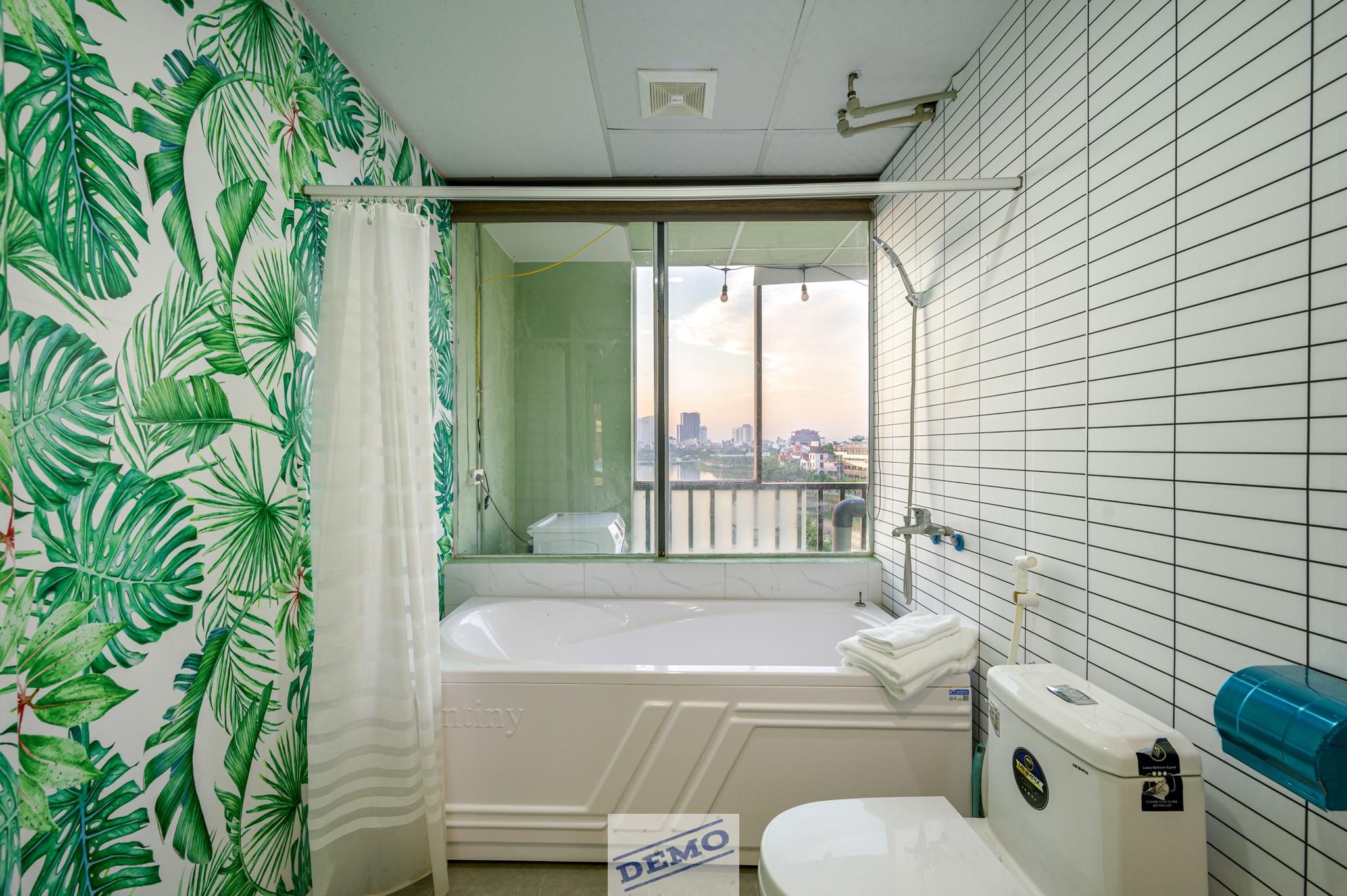 Apartment with Lake View