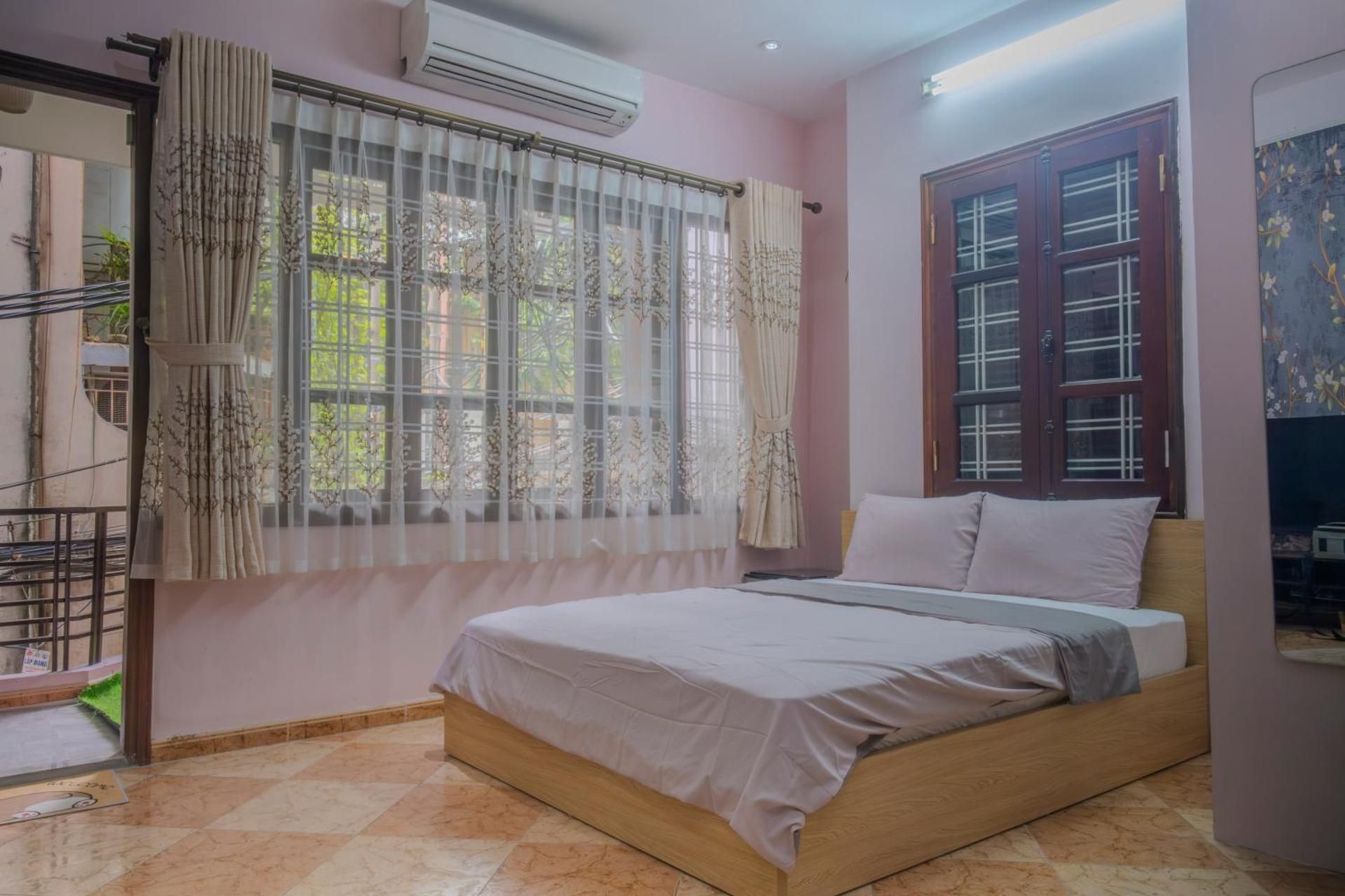 One-Bedroom Apartment with Balcony