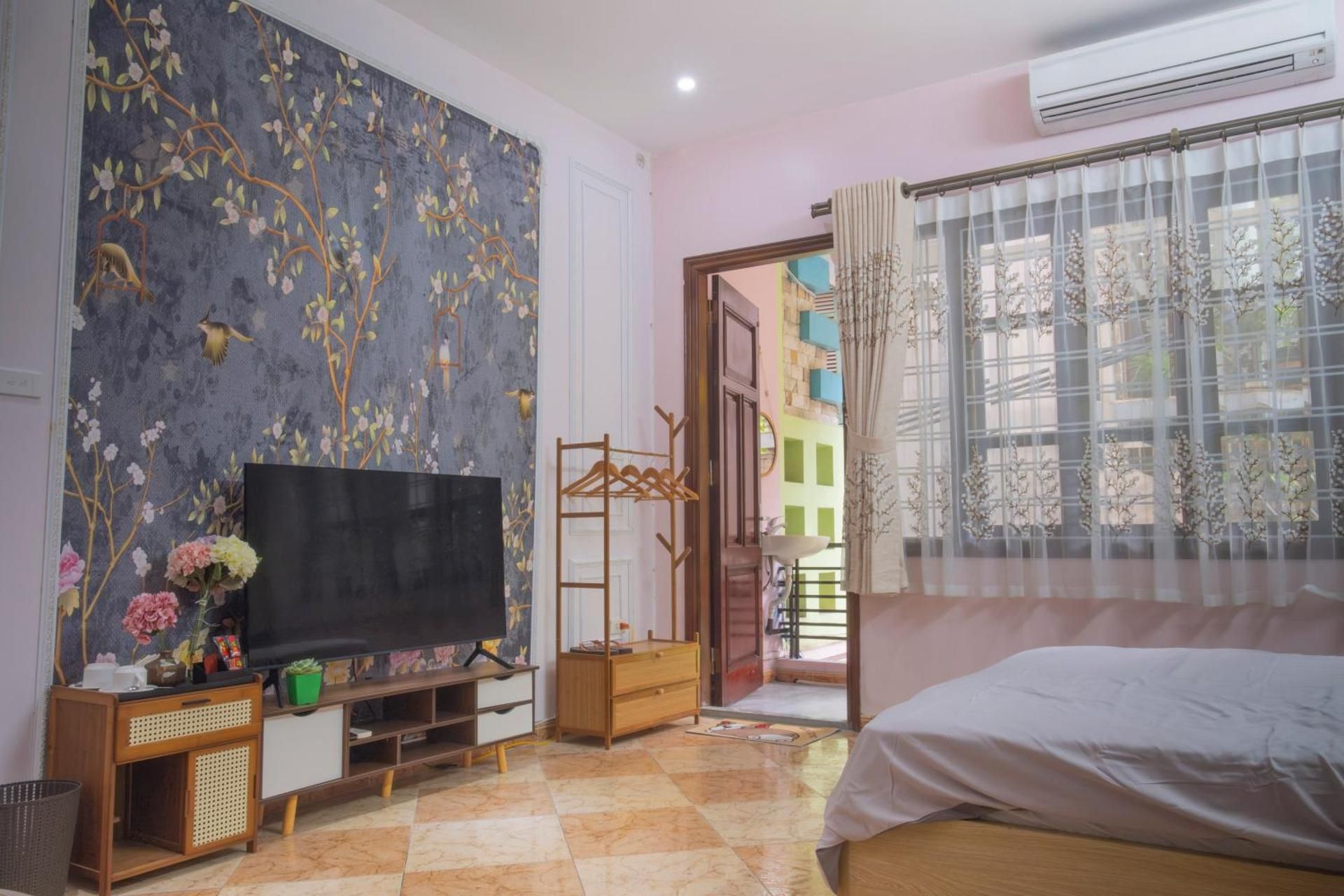 One-Bedroom Apartment with Balcony