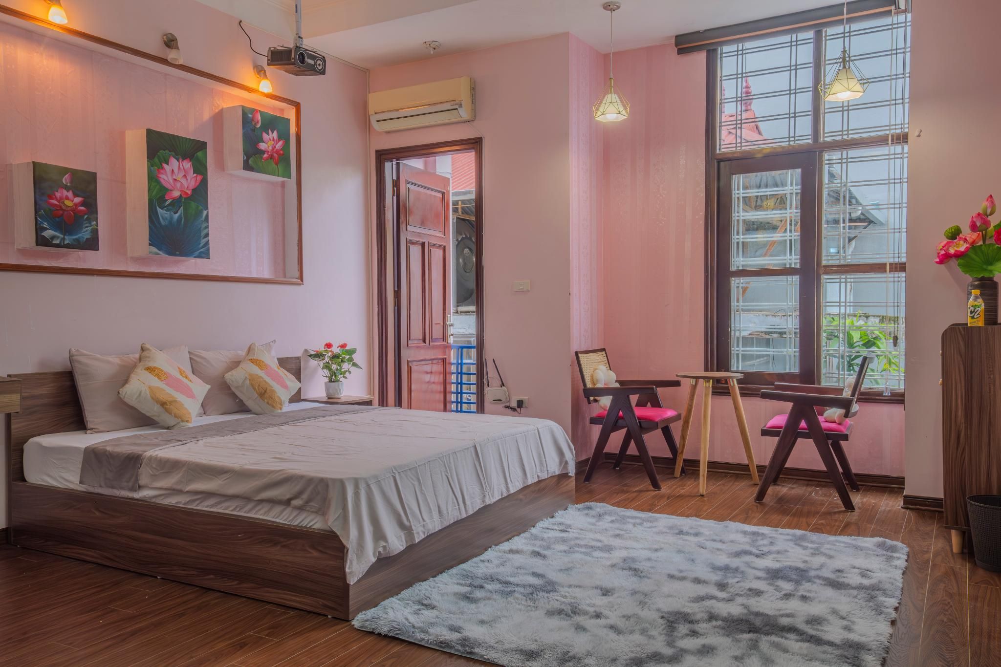 Deluxe - 1 King Bed